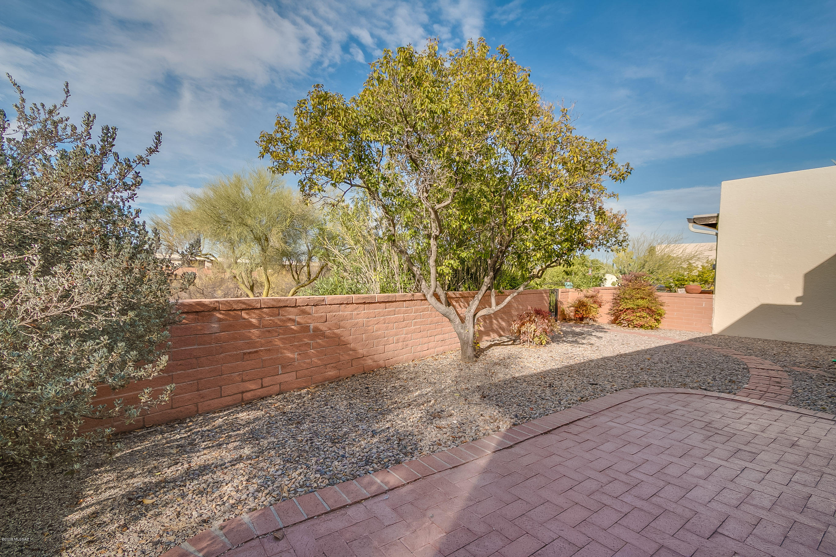 1070 S Horizonte Place