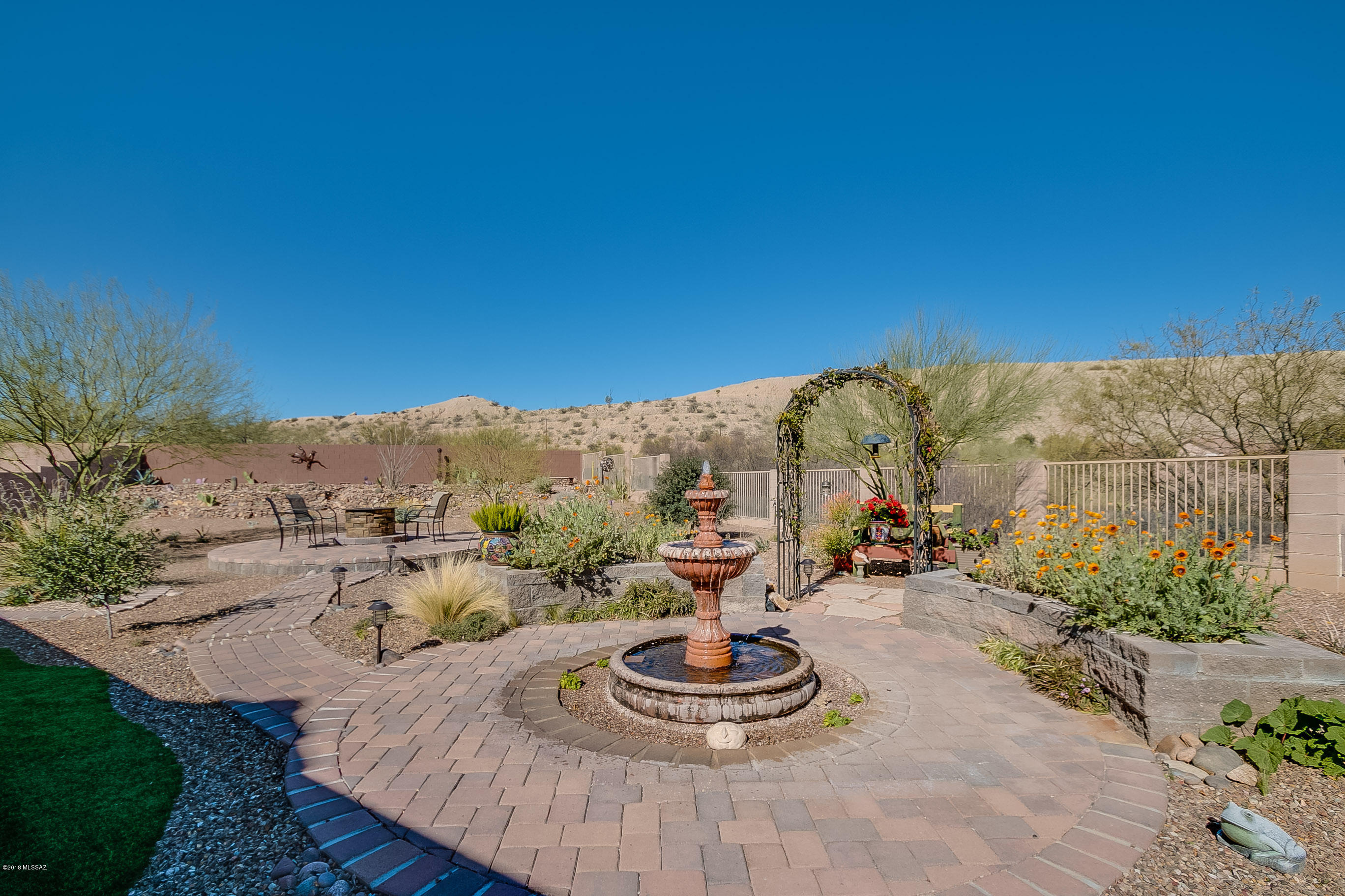 1082 W Placita Vargas