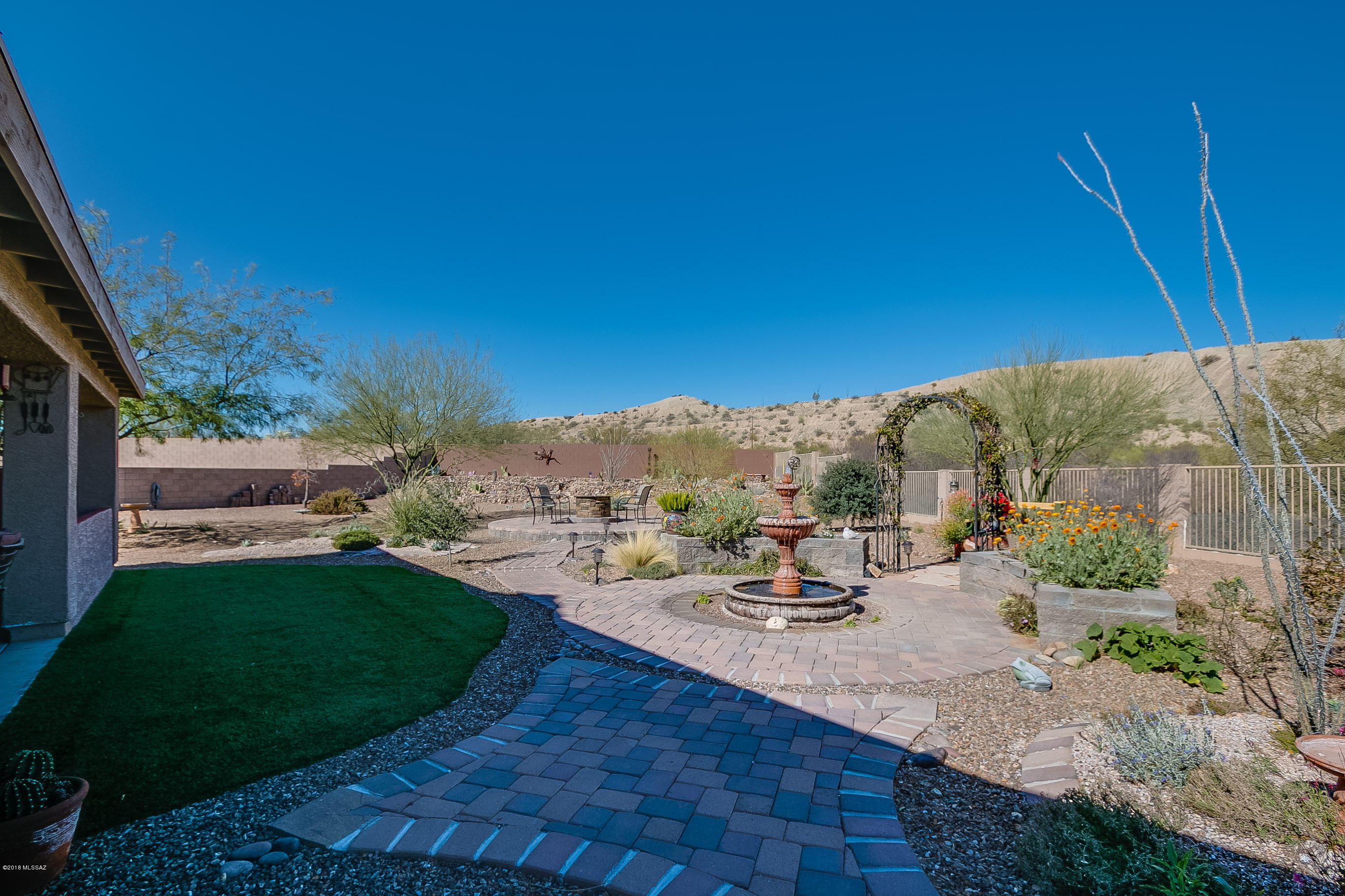 1082 W Placita Vargas