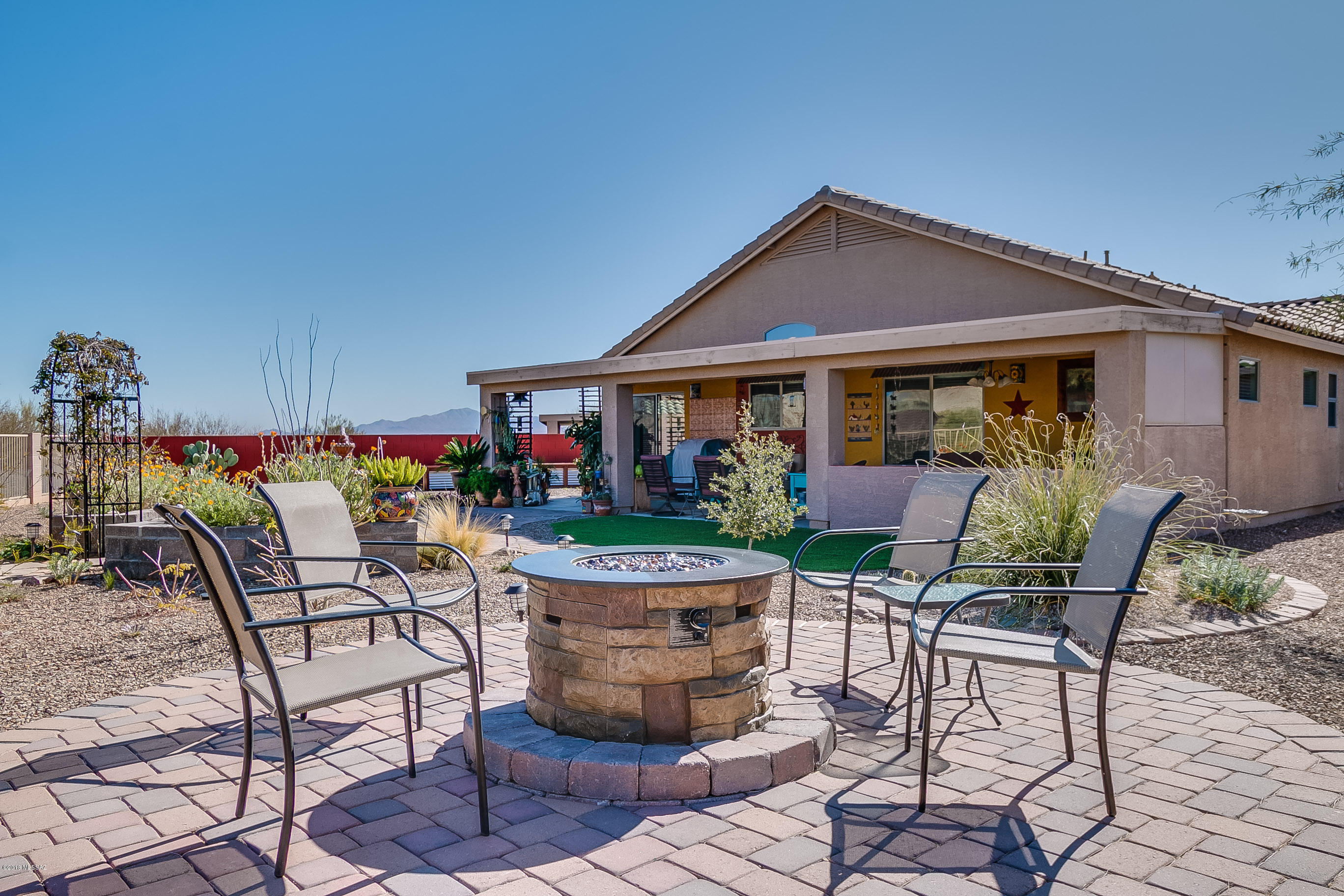 1082 W Placita Vargas