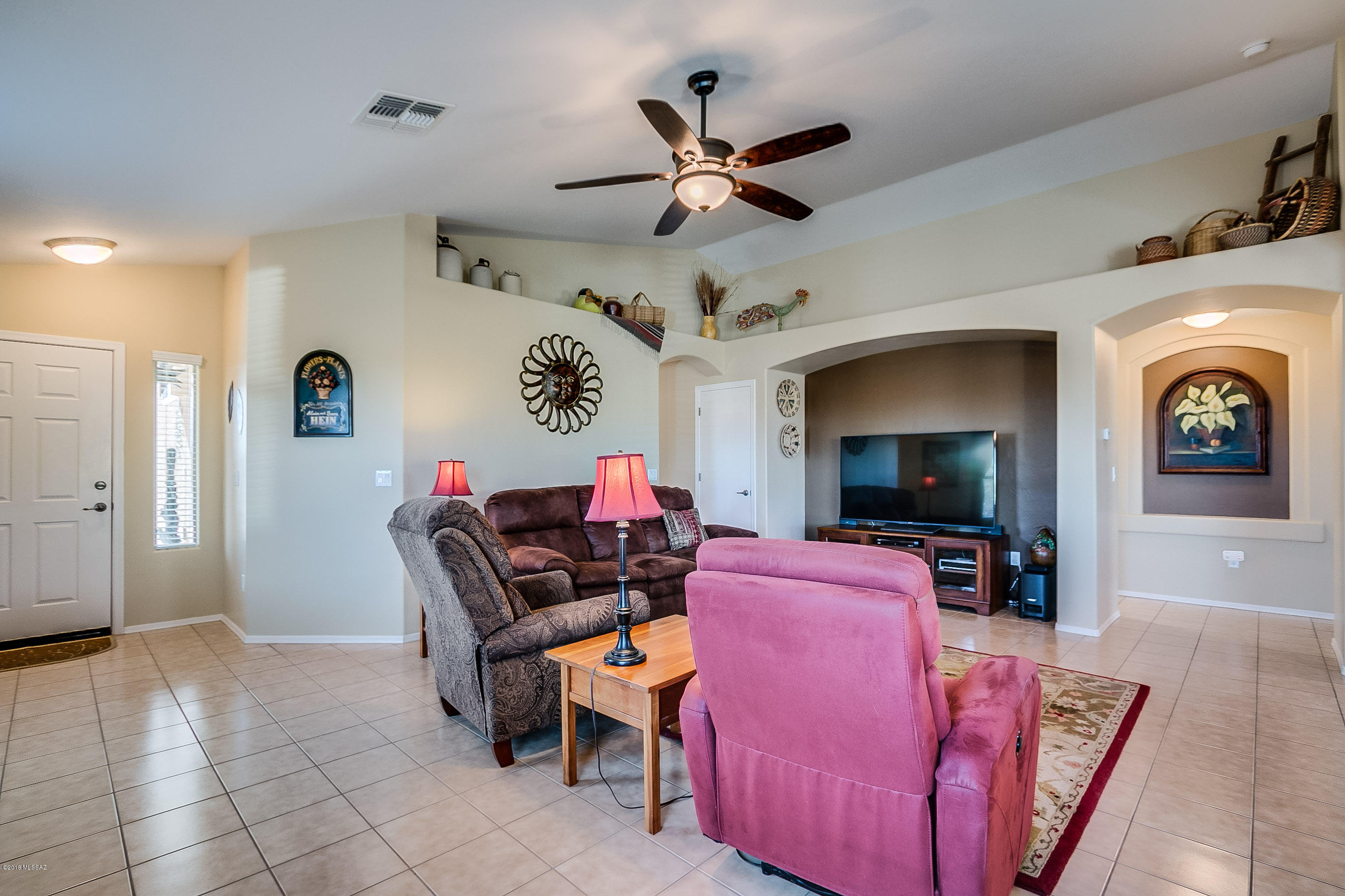 1082 W Placita Vargas