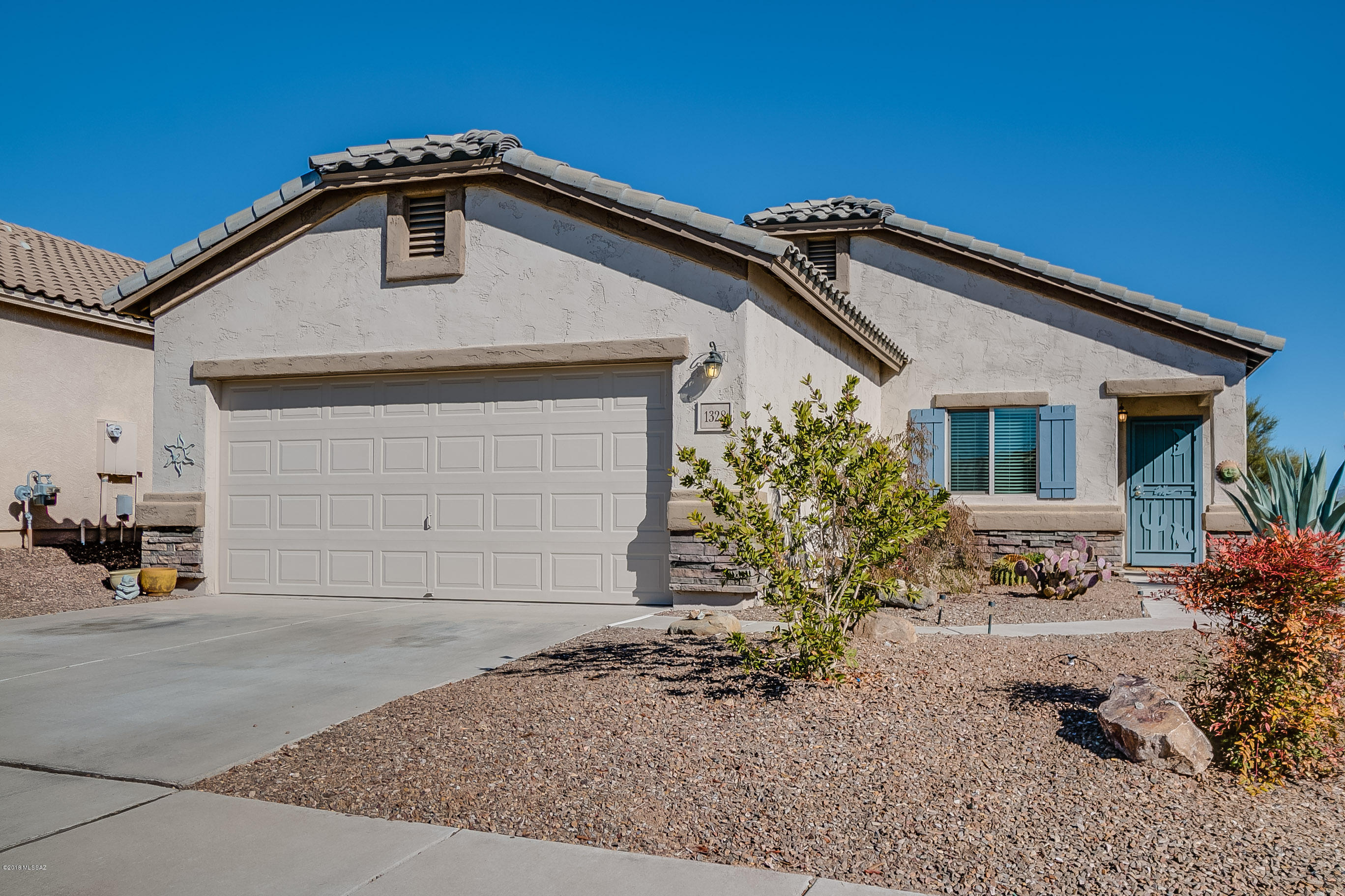 1328 W Via Cerro Colorado
