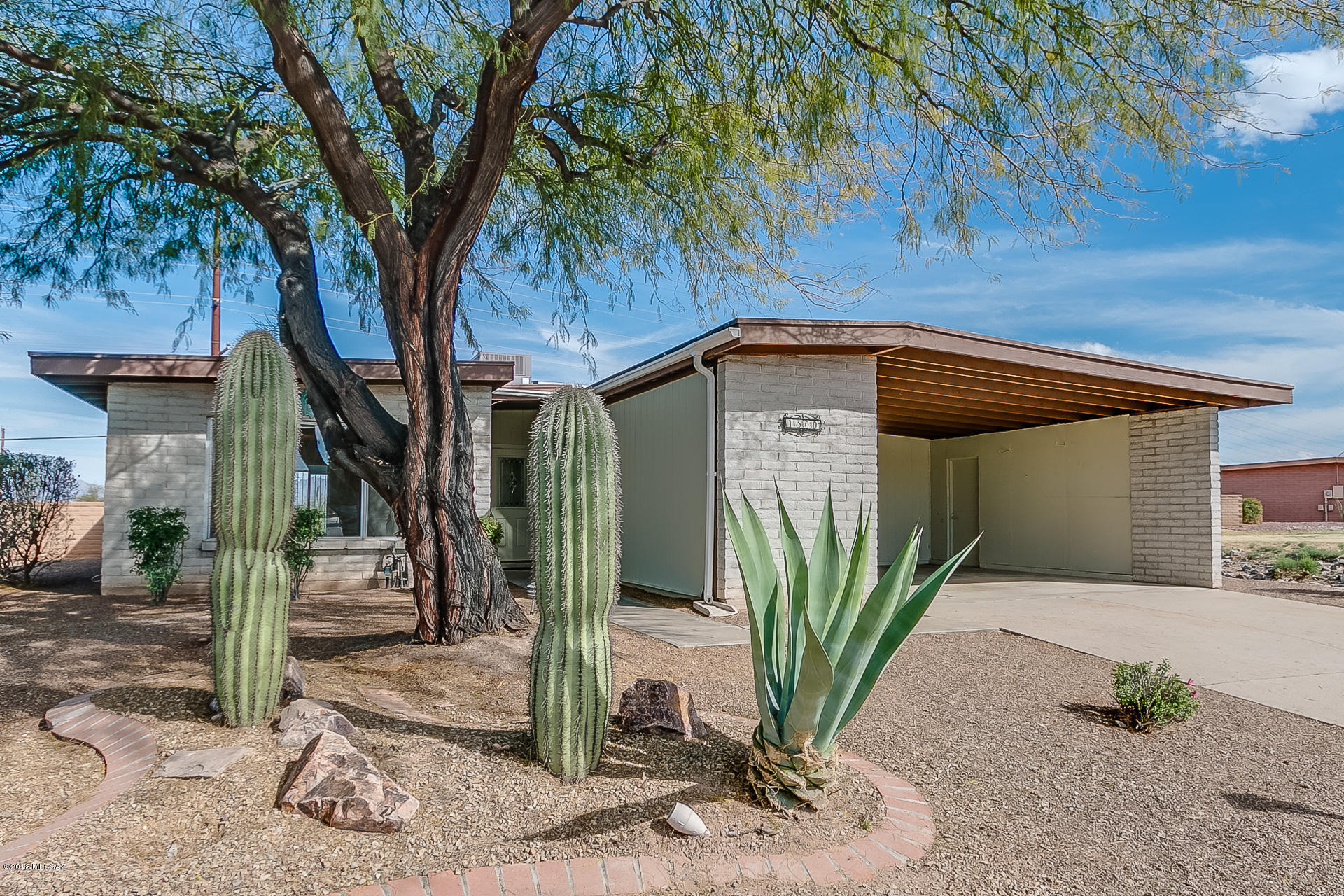 1300 N Rio Santa Cruz