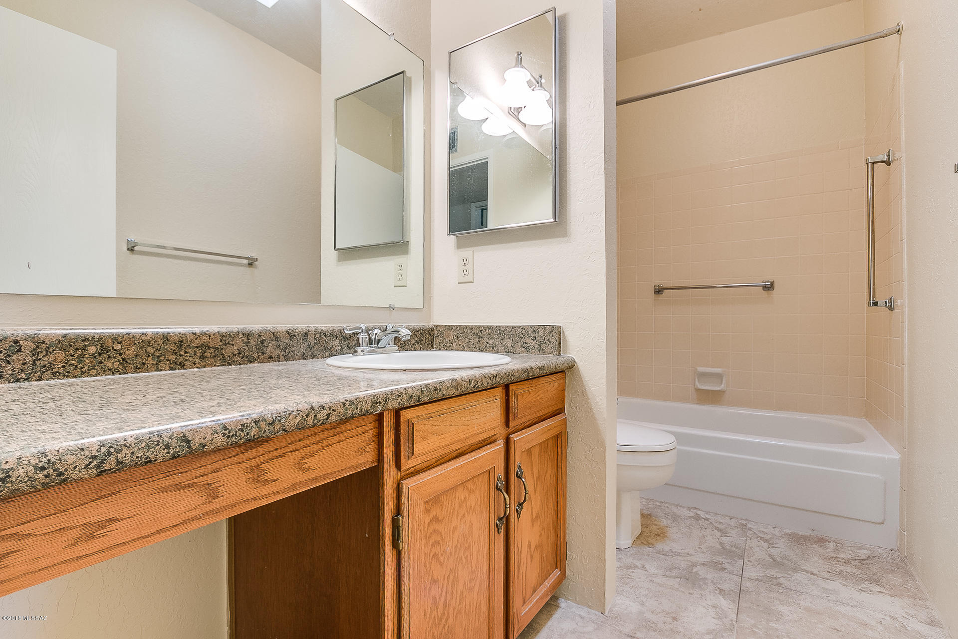 1300 N Rio Santa Cruz