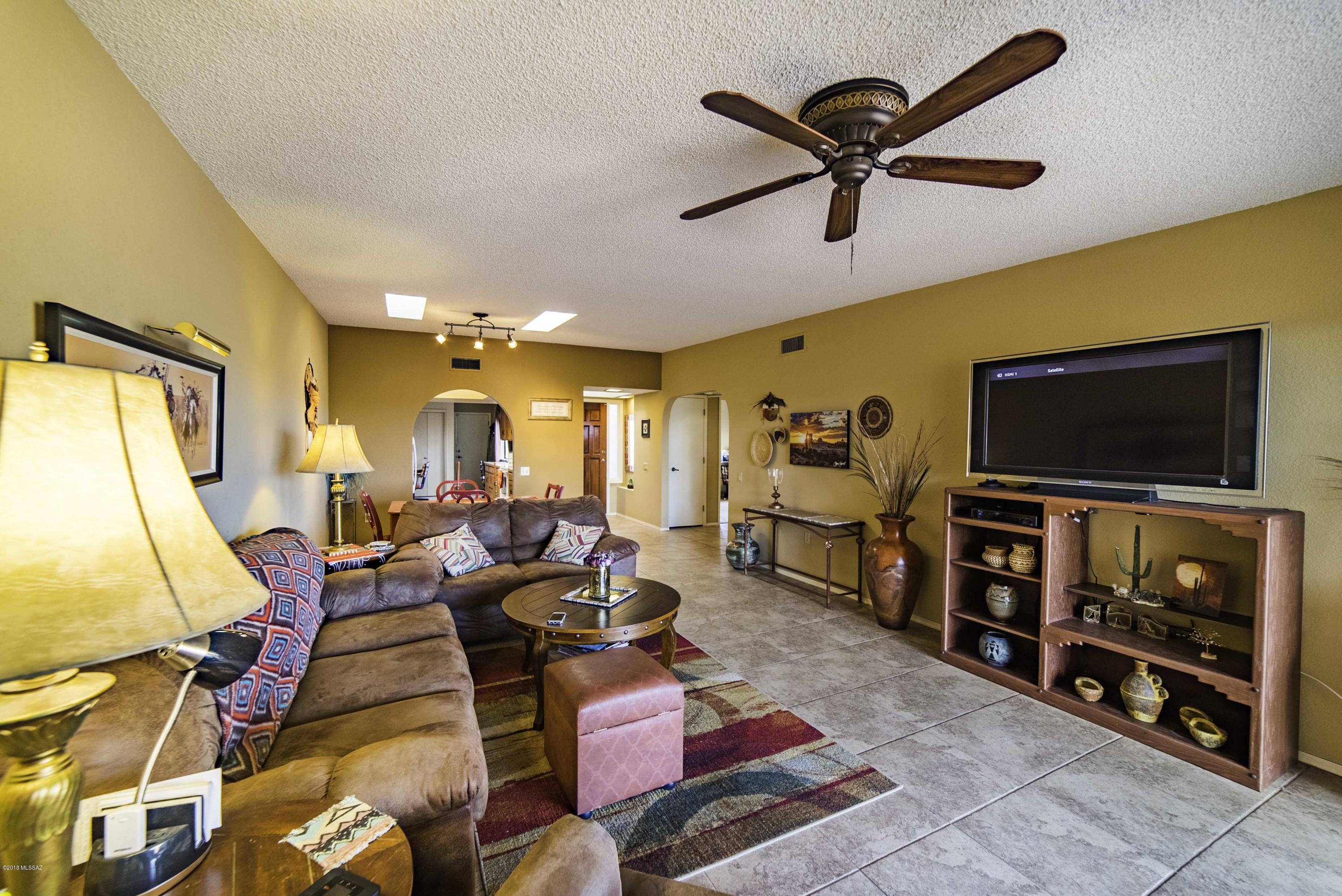 945 W Calle Del Vencejo