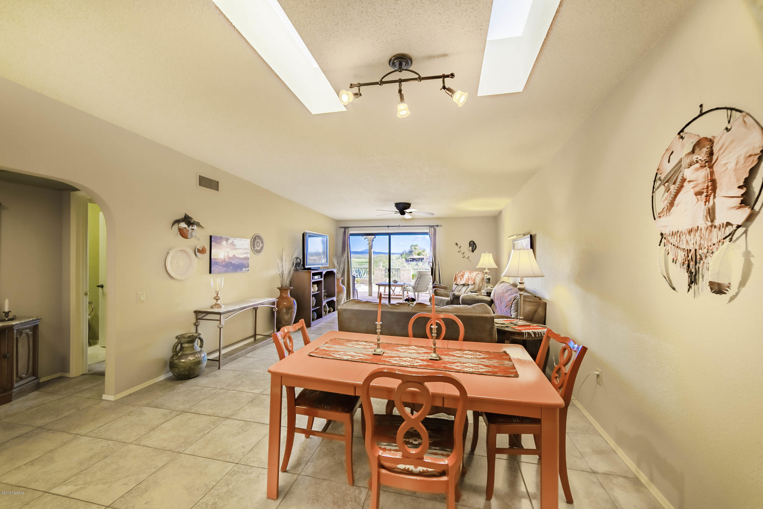 945 W Calle Del Vencejo