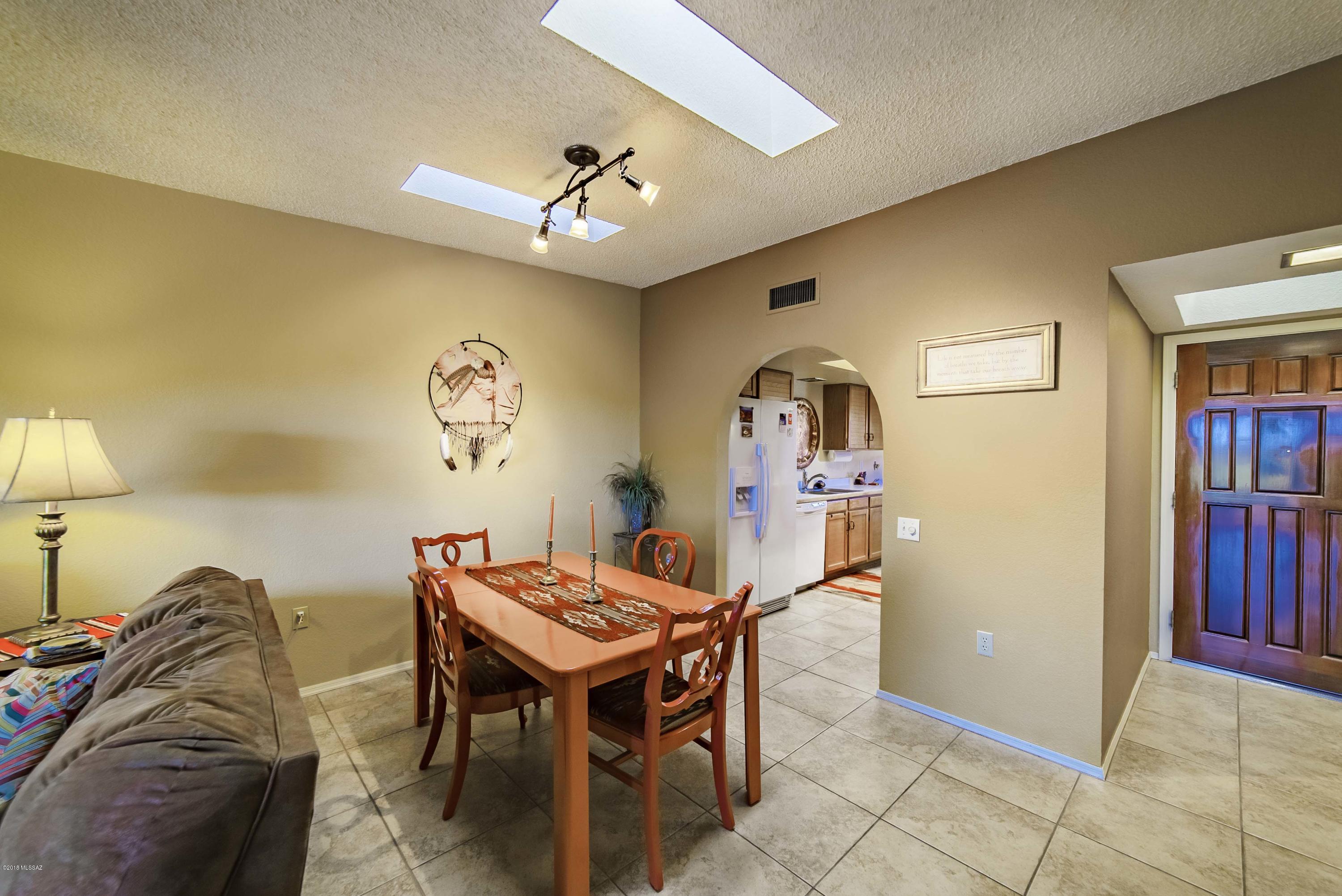 945 W Calle Del Vencejo