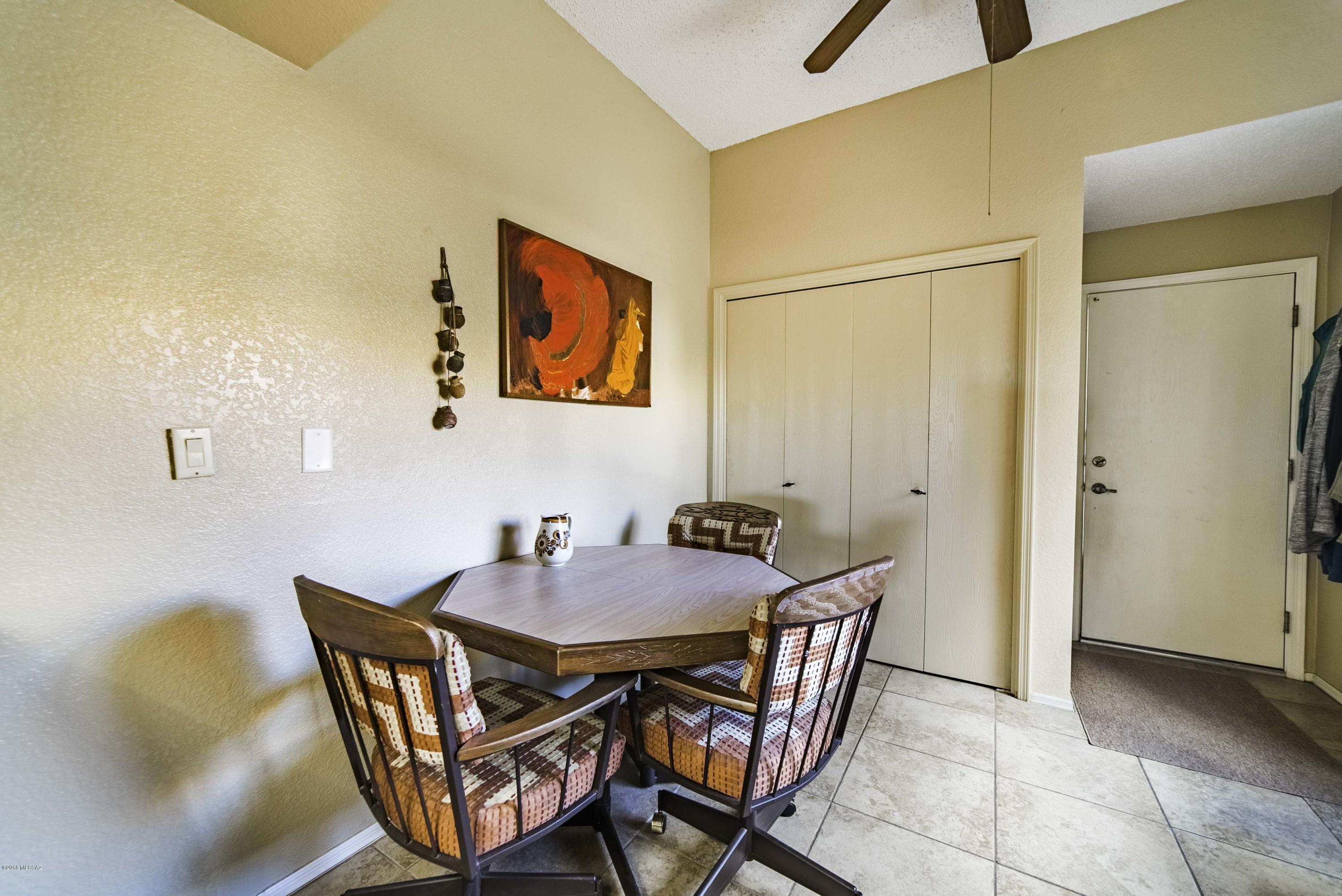 945 W Calle Del Vencejo