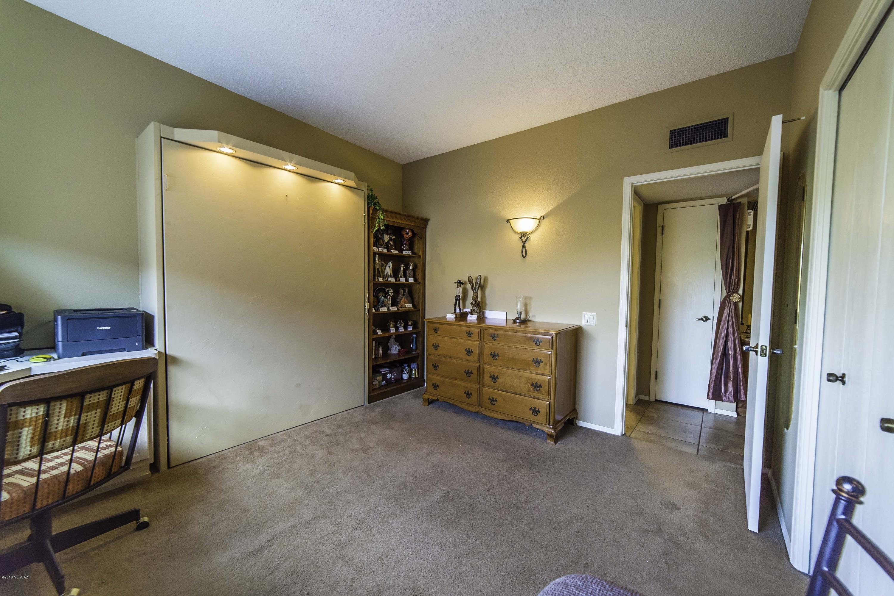 945 W Calle Del Vencejo