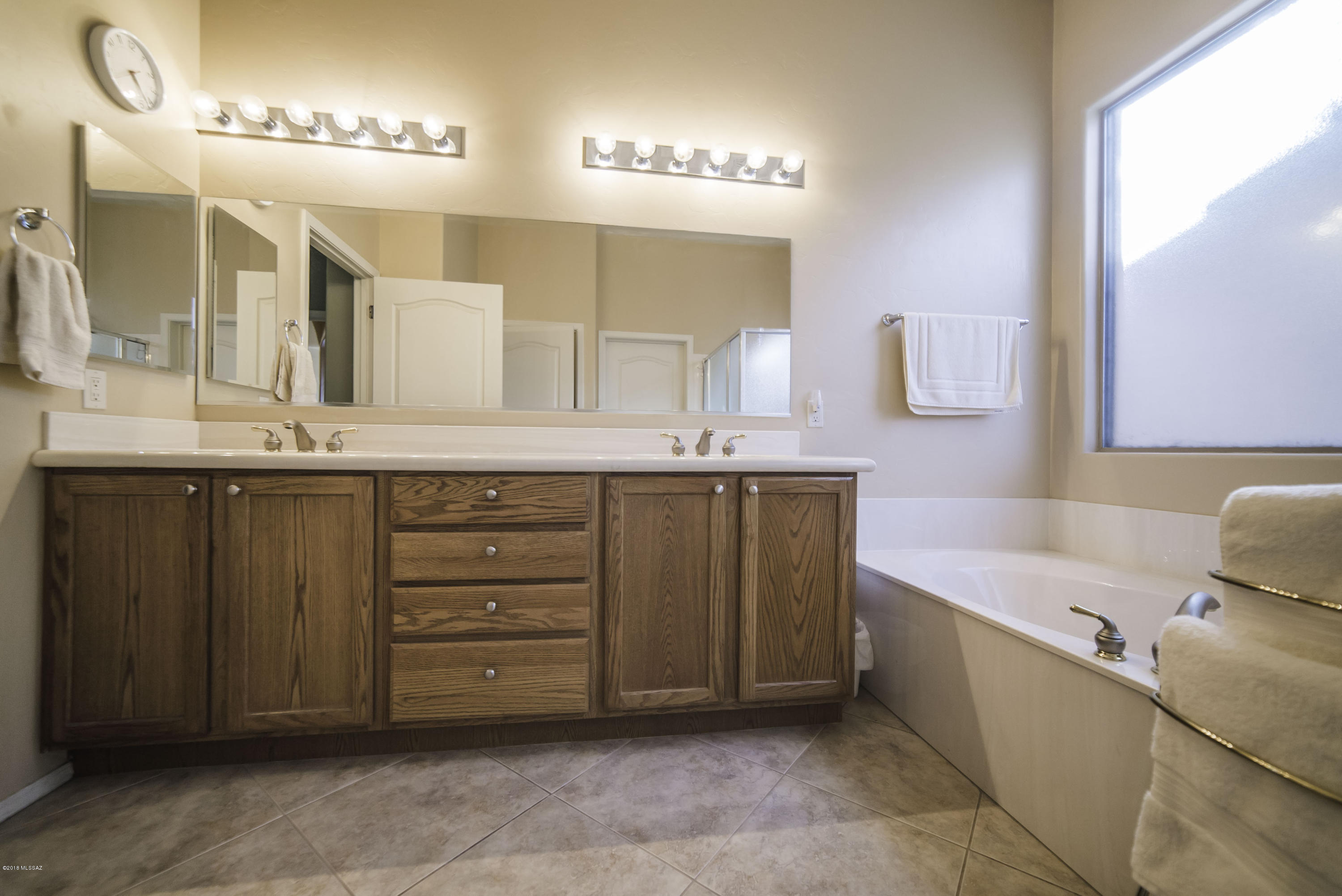 2181 W Escondido Canyon Drive