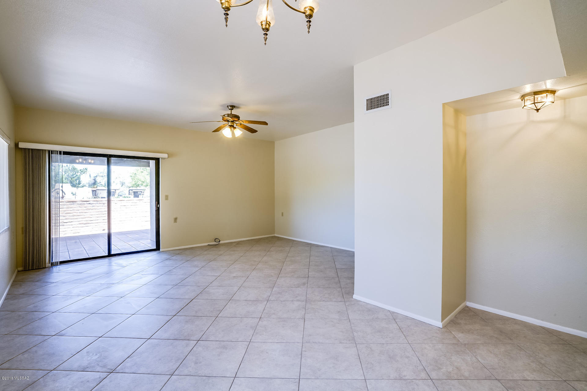 798 W Calle De Emilia