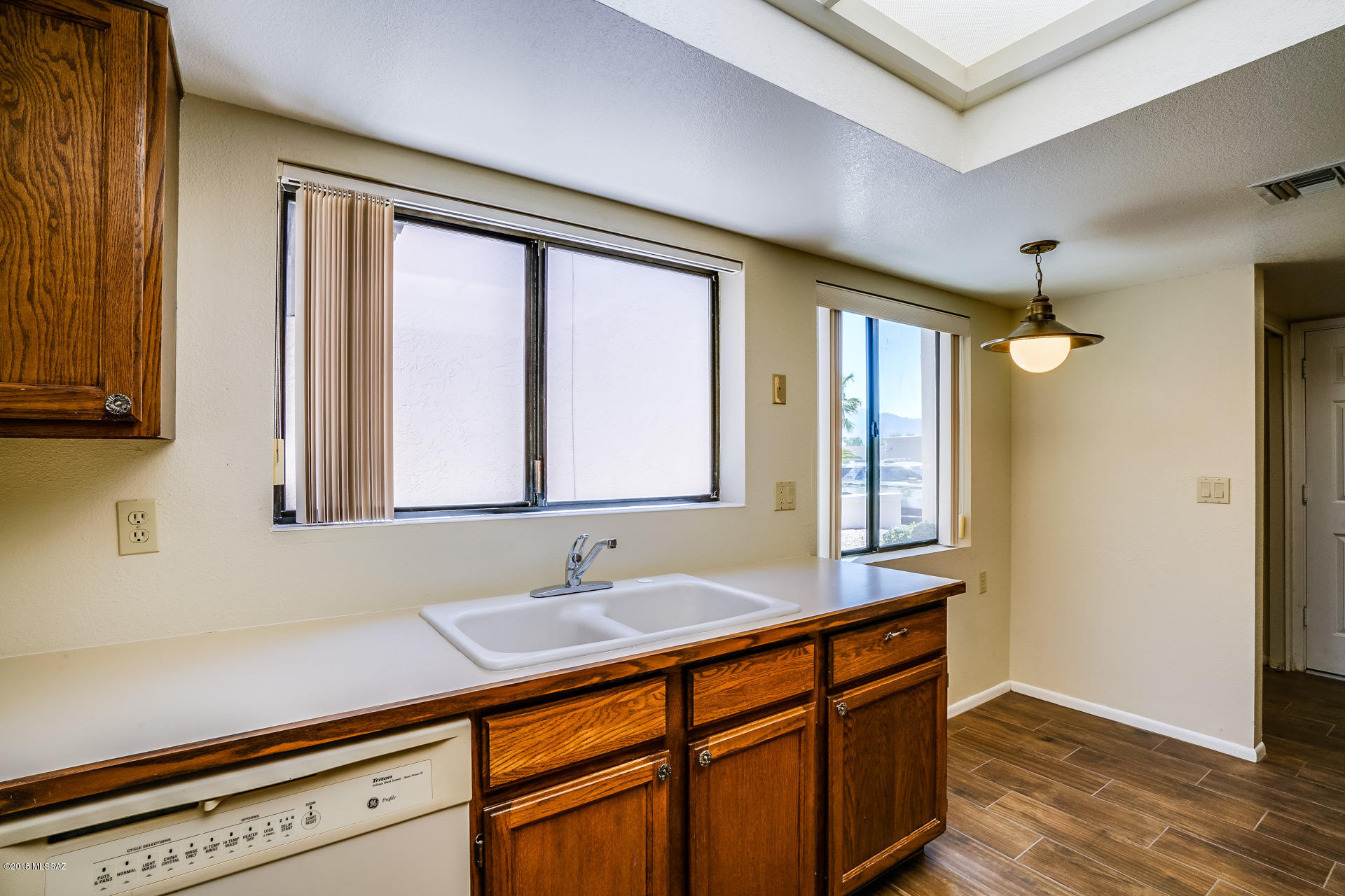 798 W Calle De Emilia