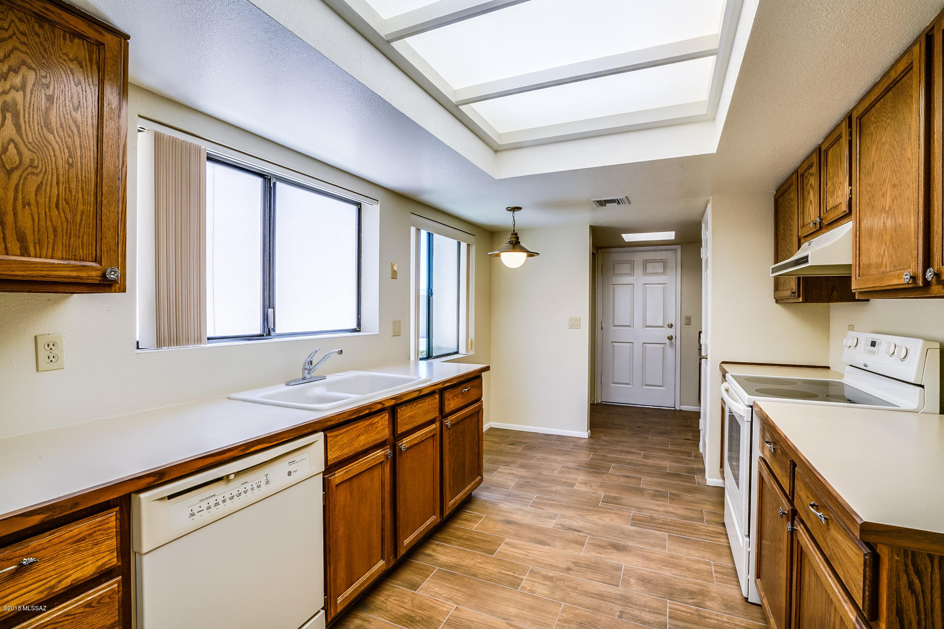 798 W Calle De Emilia