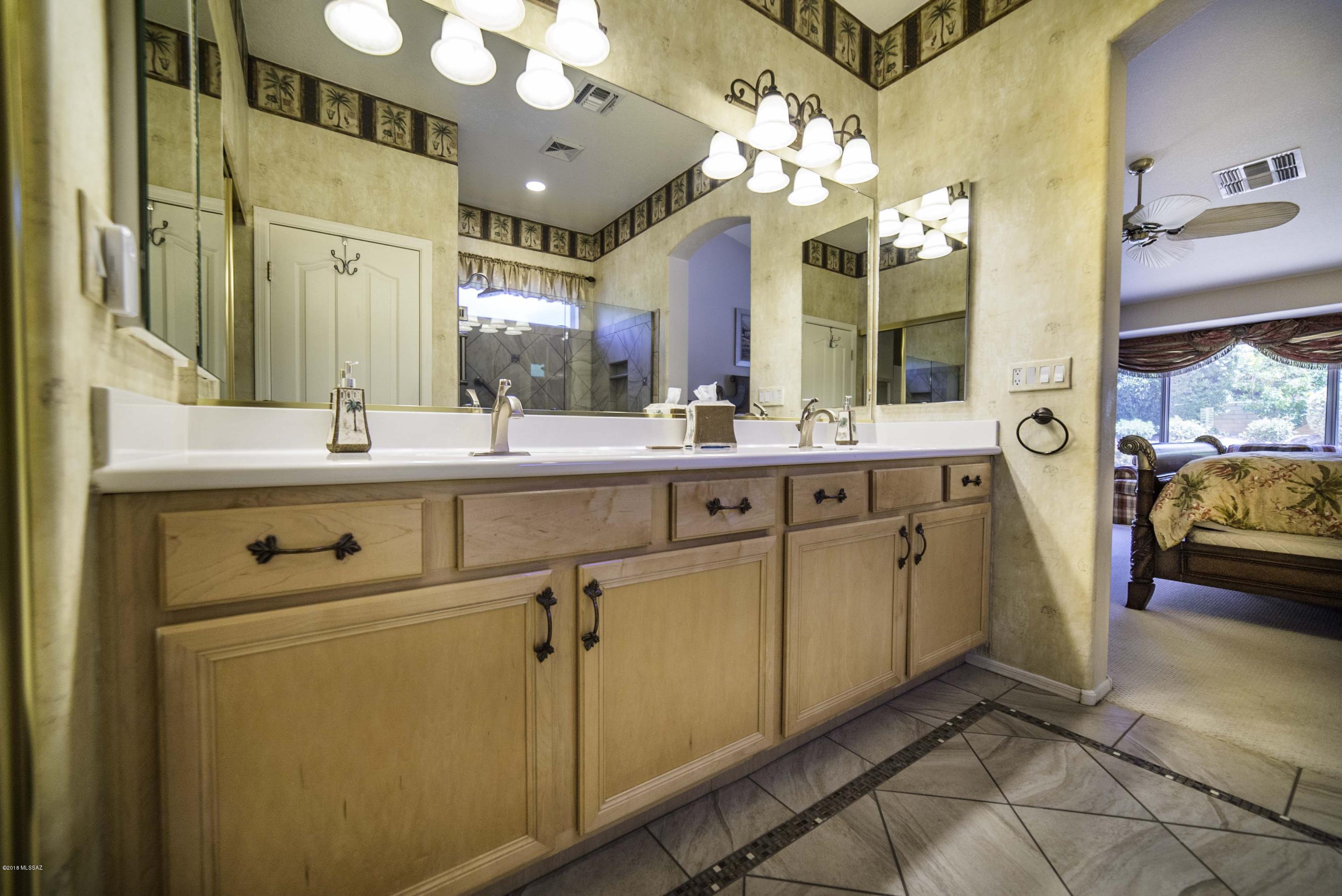 1018 N Cowboy Canyon Drive