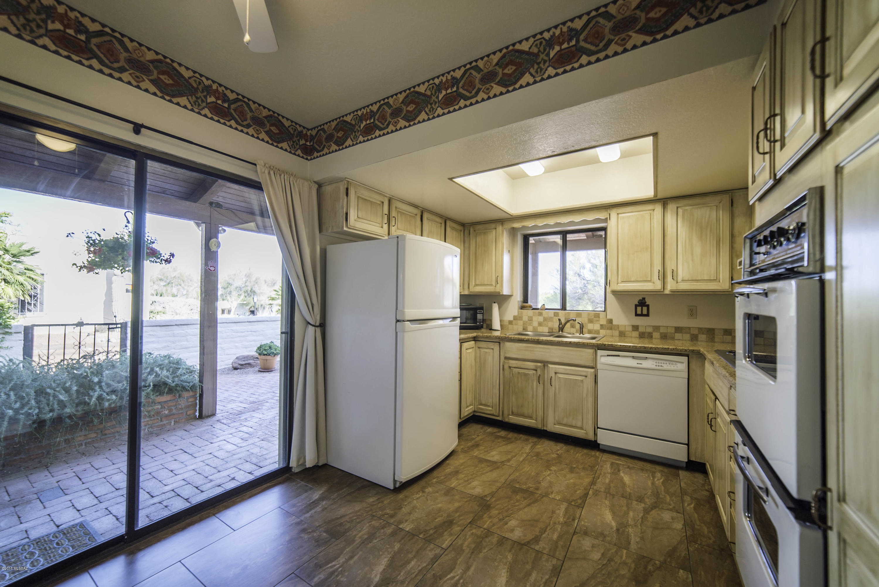 2704 S Circulo De Las Lomas
