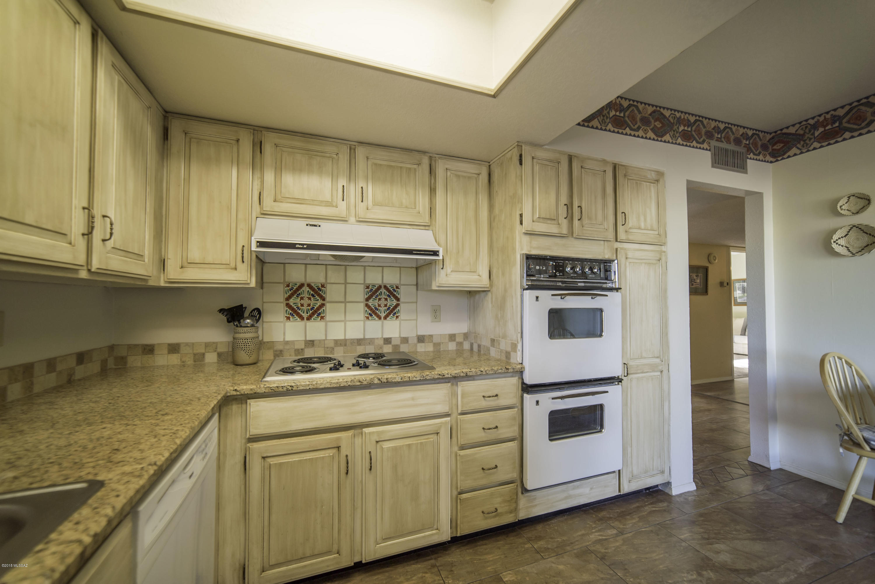 2704 S Circulo De Las Lomas