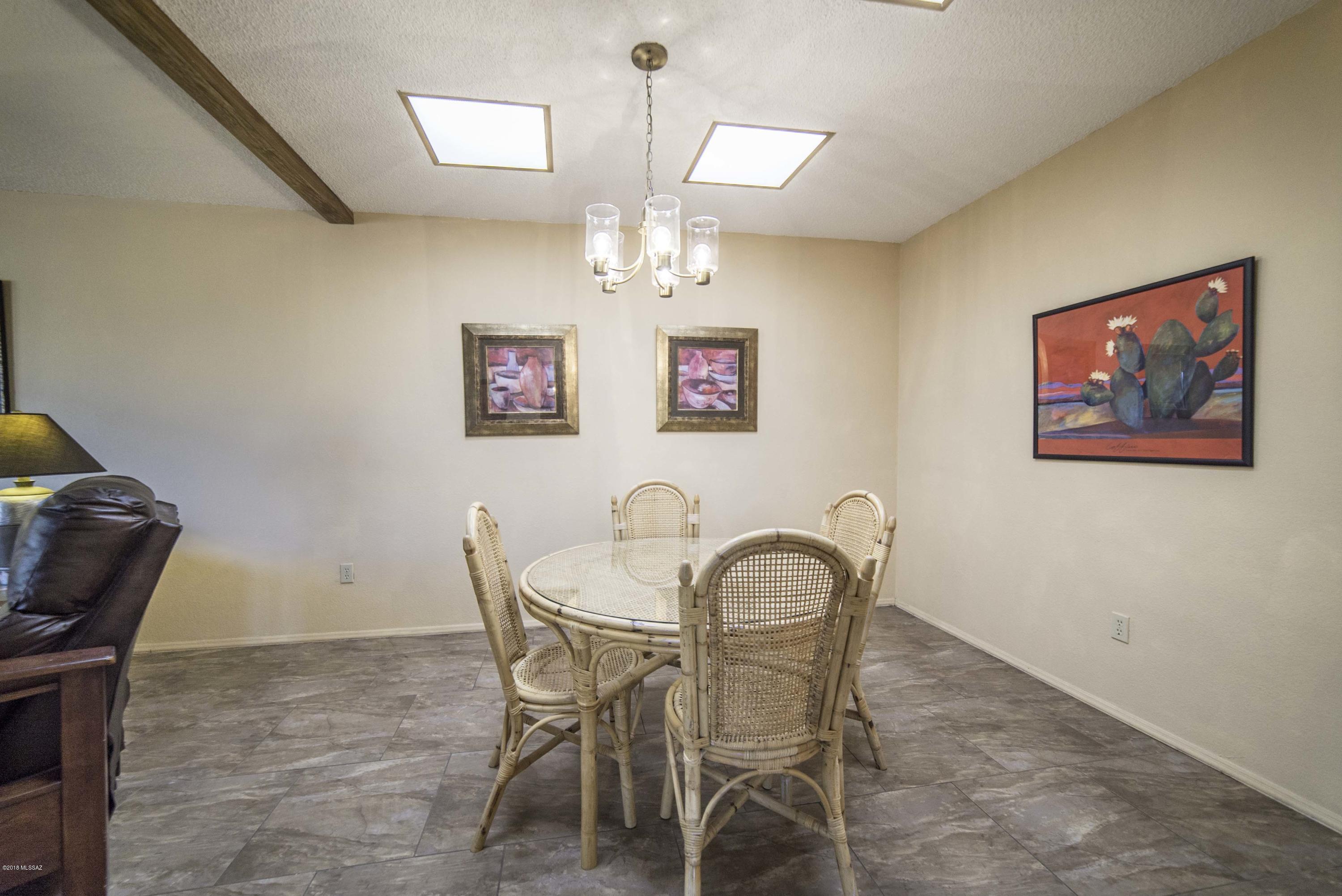 2704 S Circulo De Las Lomas