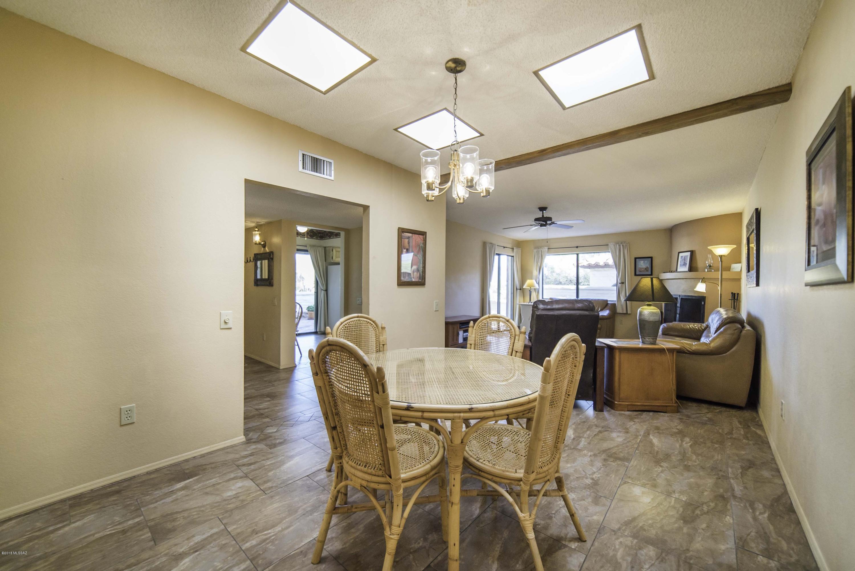 2704 S Circulo De Las Lomas
