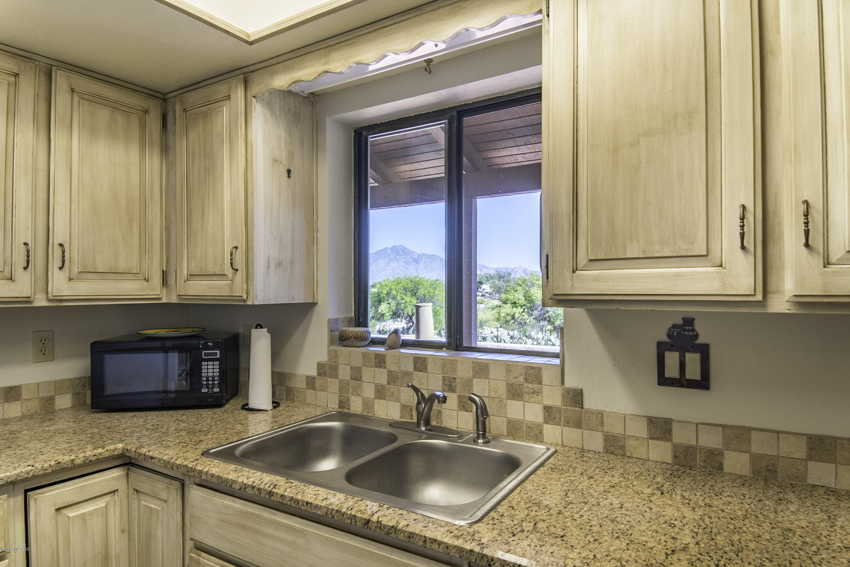 2704 S Circulo De Las Lomas