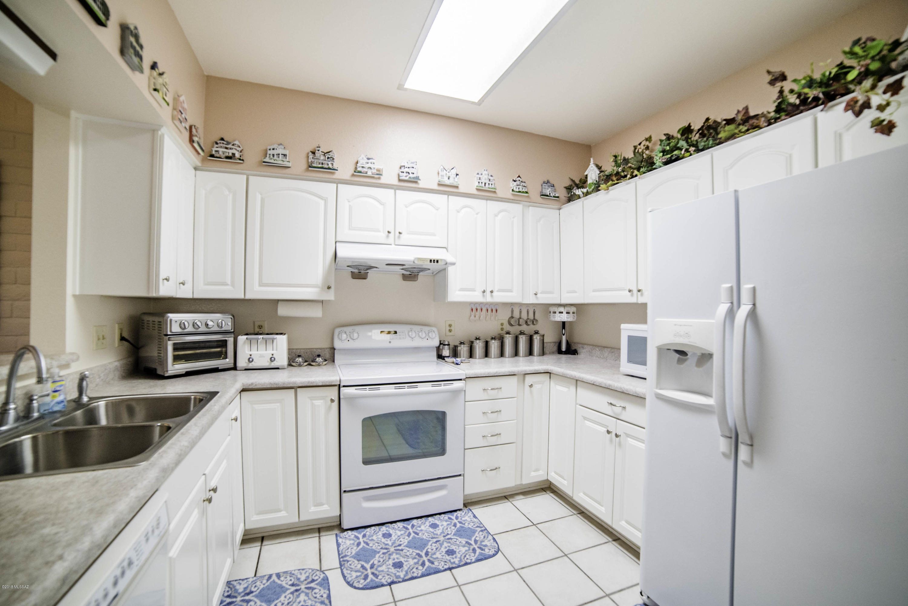 1418 W Placita Apache