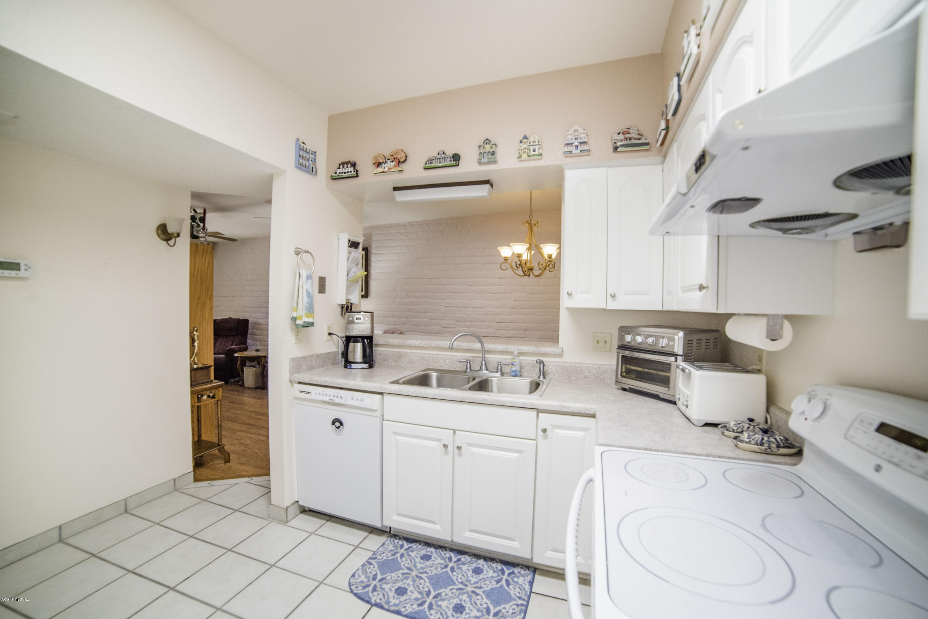 1418 W Placita Apache