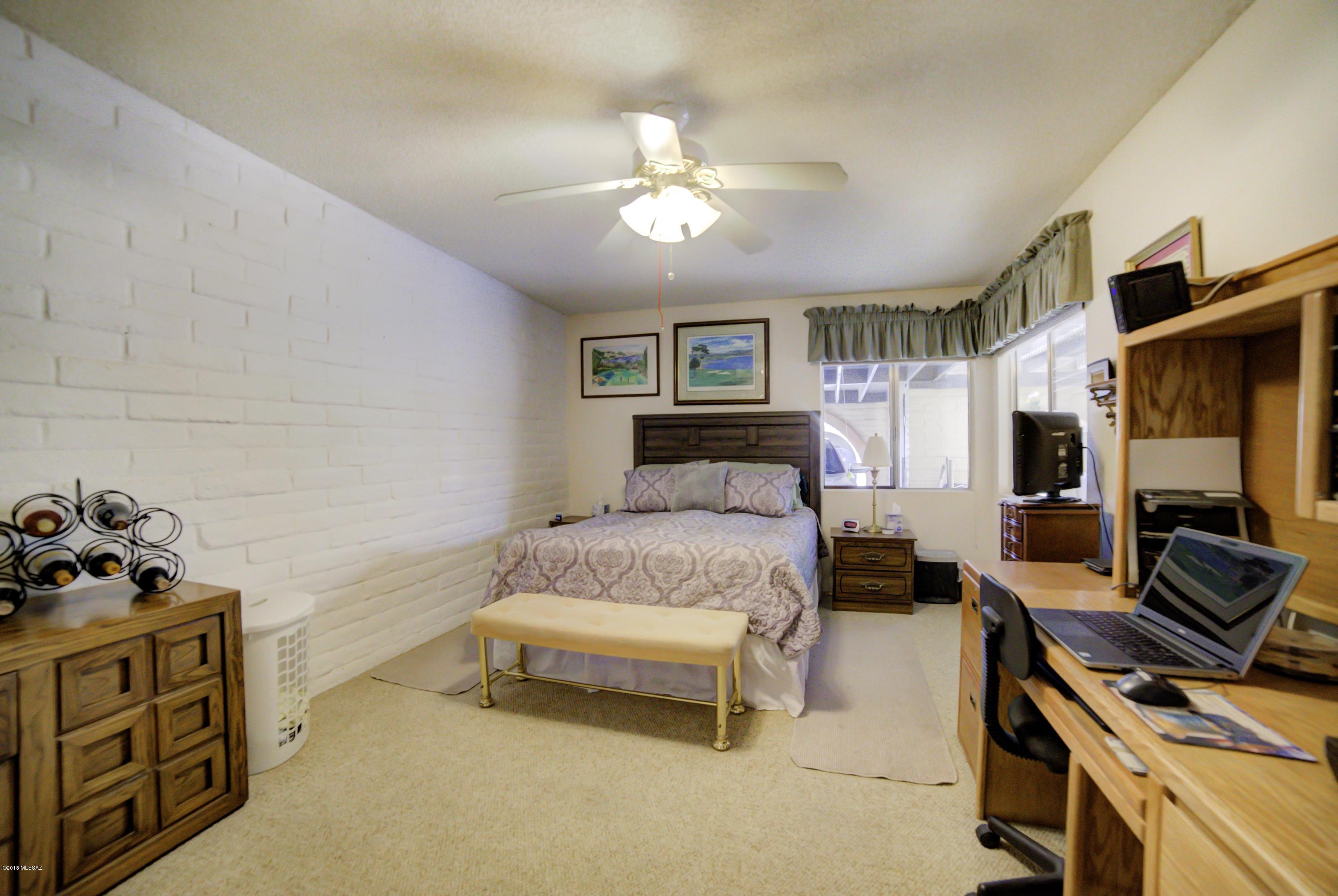 1418 W Placita Apache