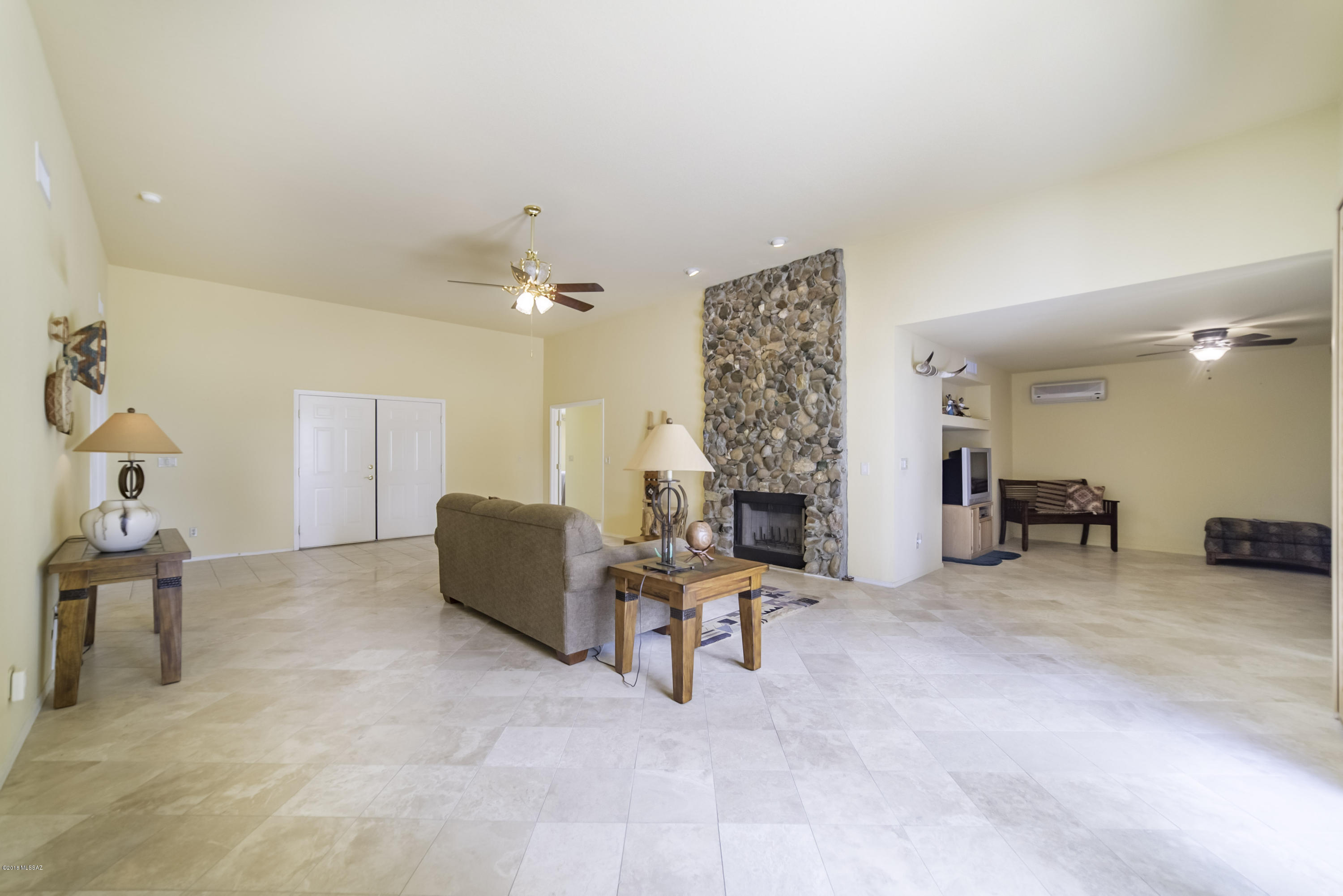 1241 N Paseo Del Cervato