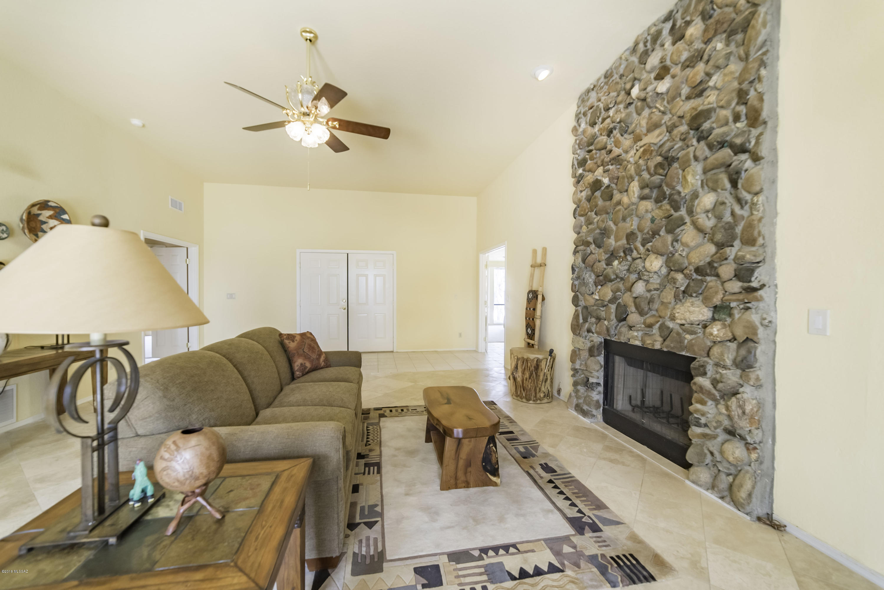 1241 N Paseo Del Cervato