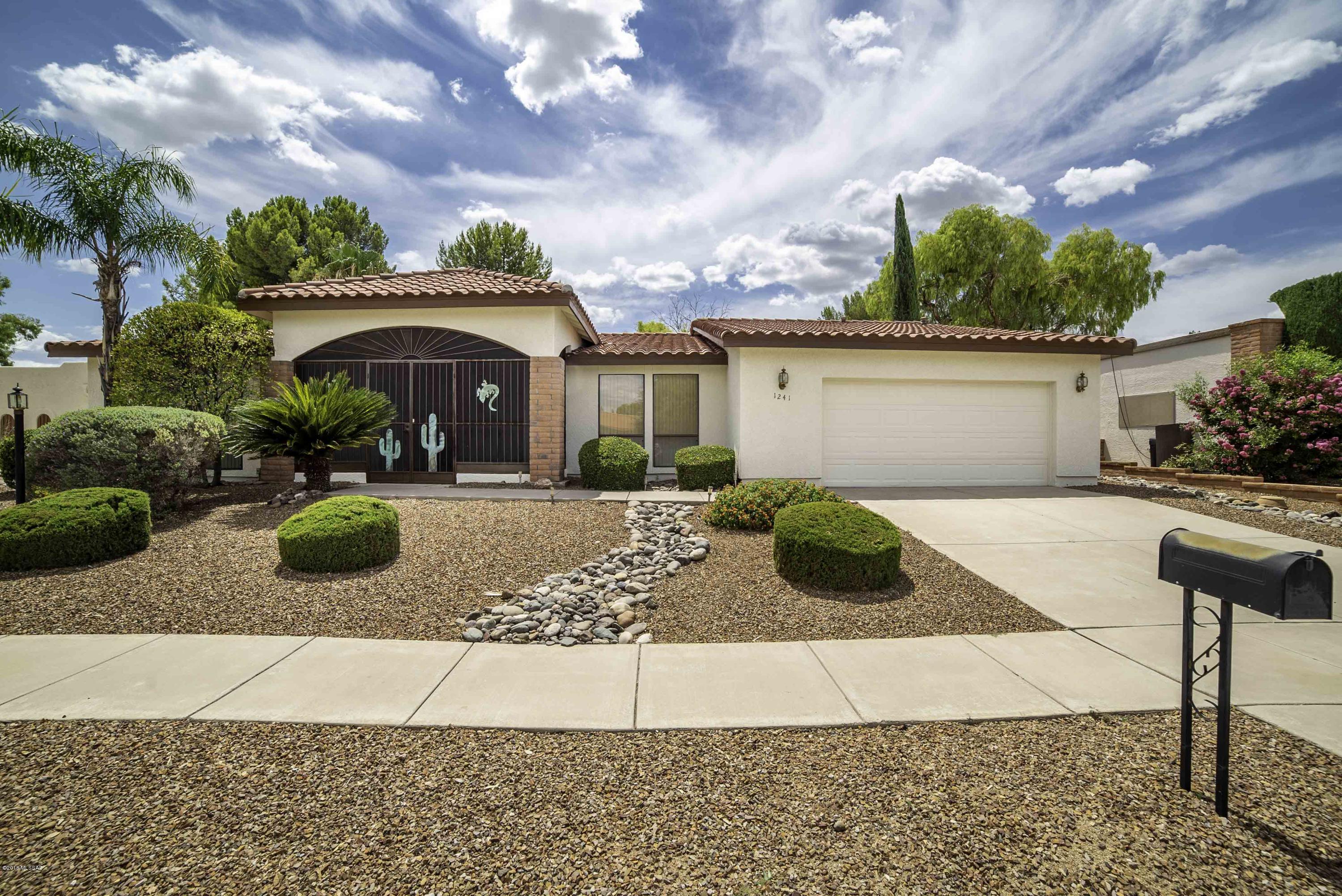 1241 N Paseo Del Cervato