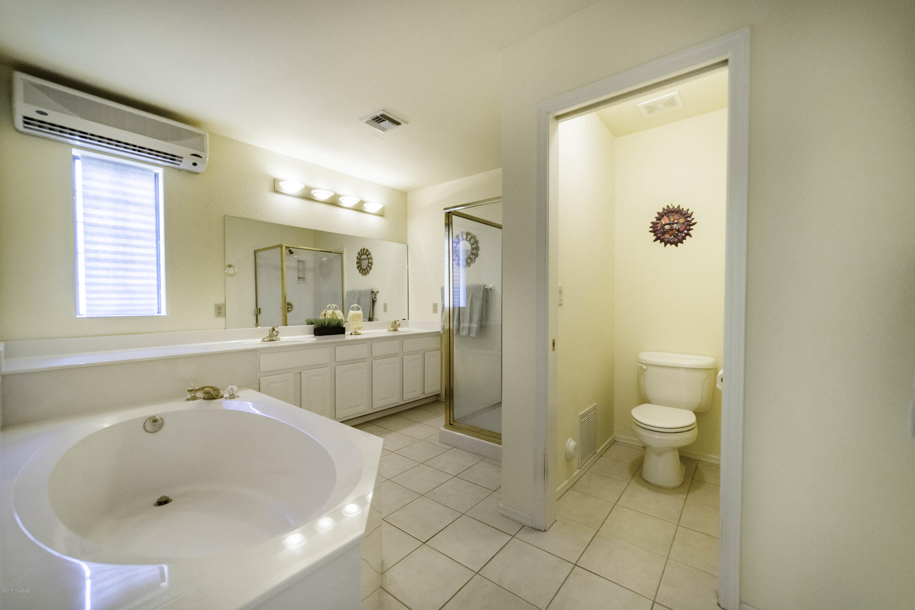 1241 N Paseo Del Cervato