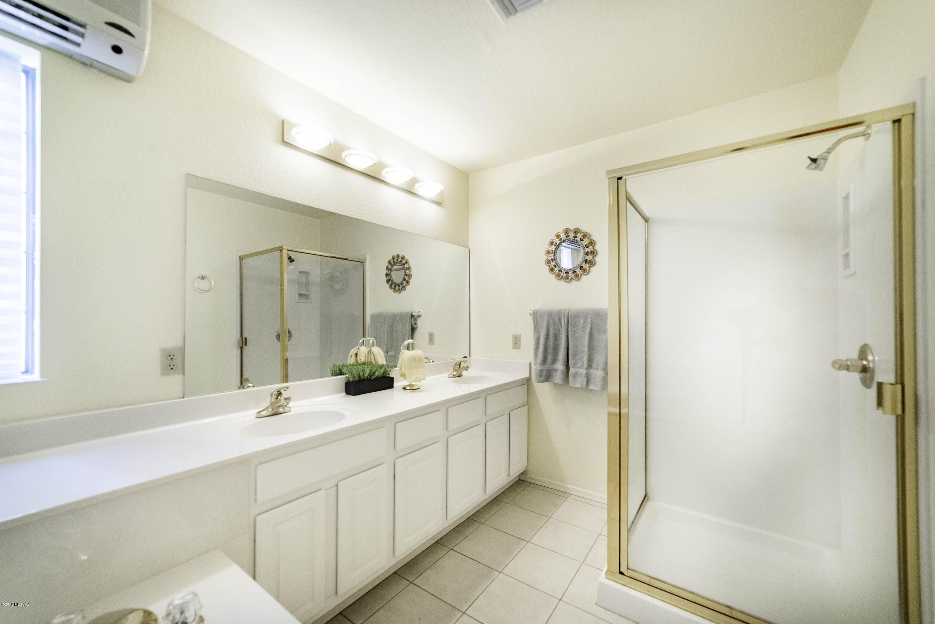 1241 N Paseo Del Cervato