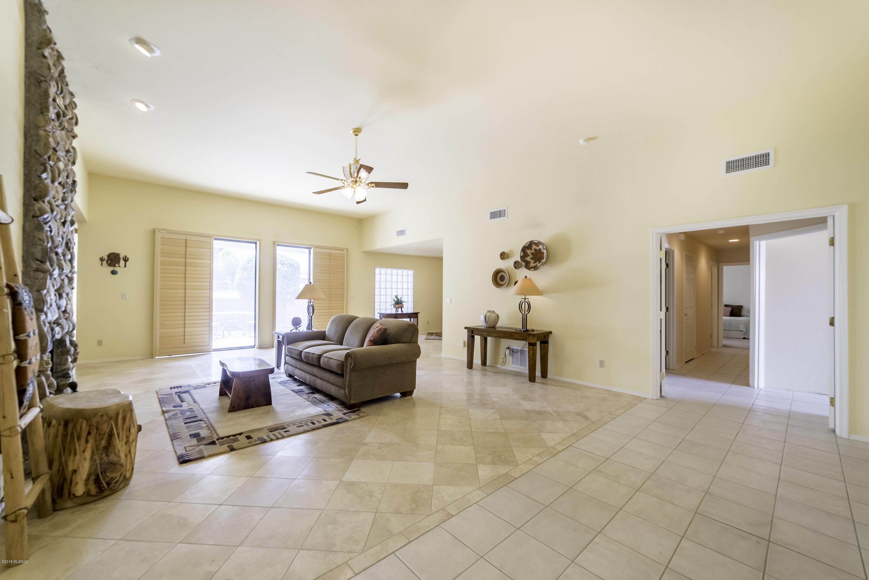 1241 N Paseo Del Cervato