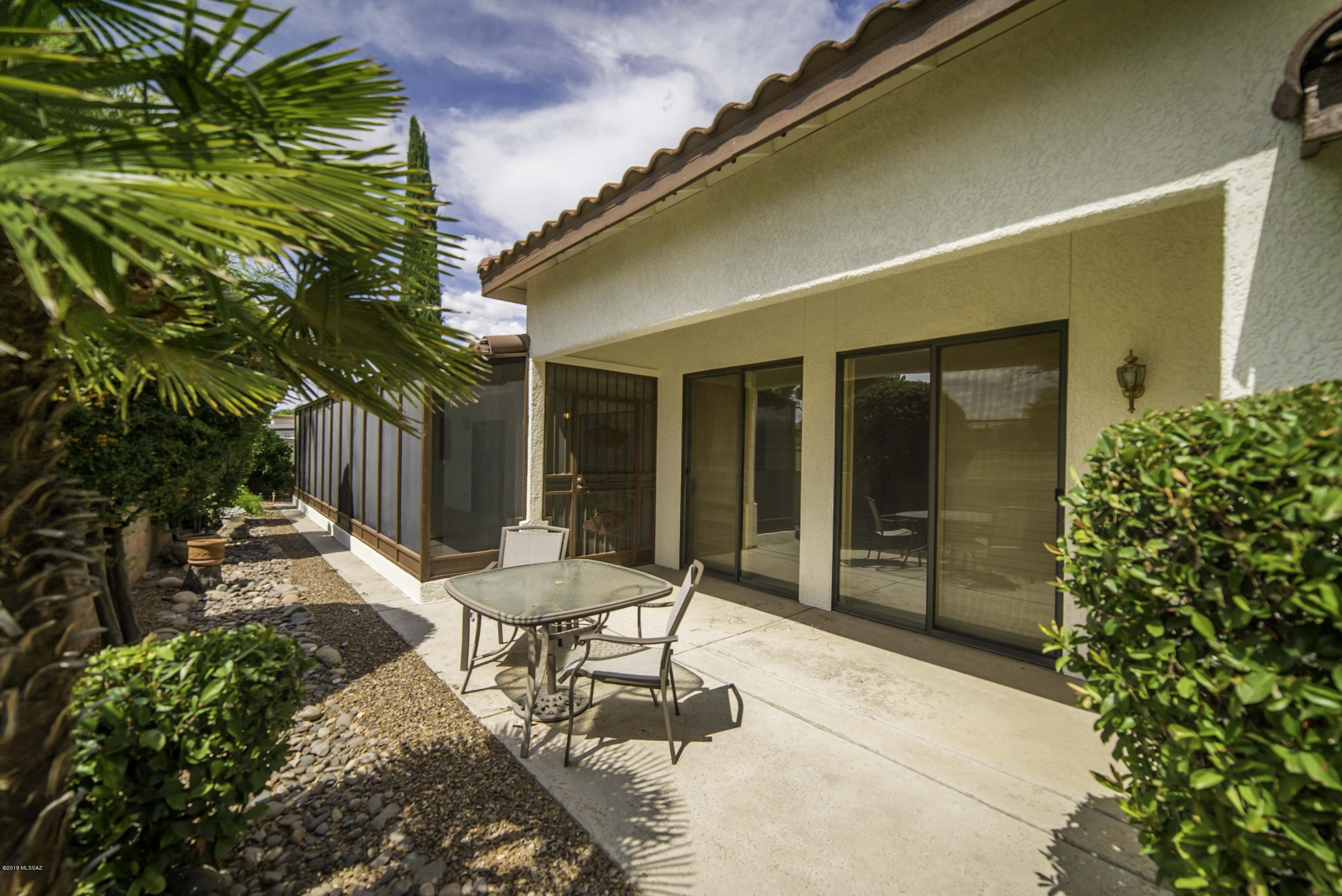 1241 N Paseo Del Cervato