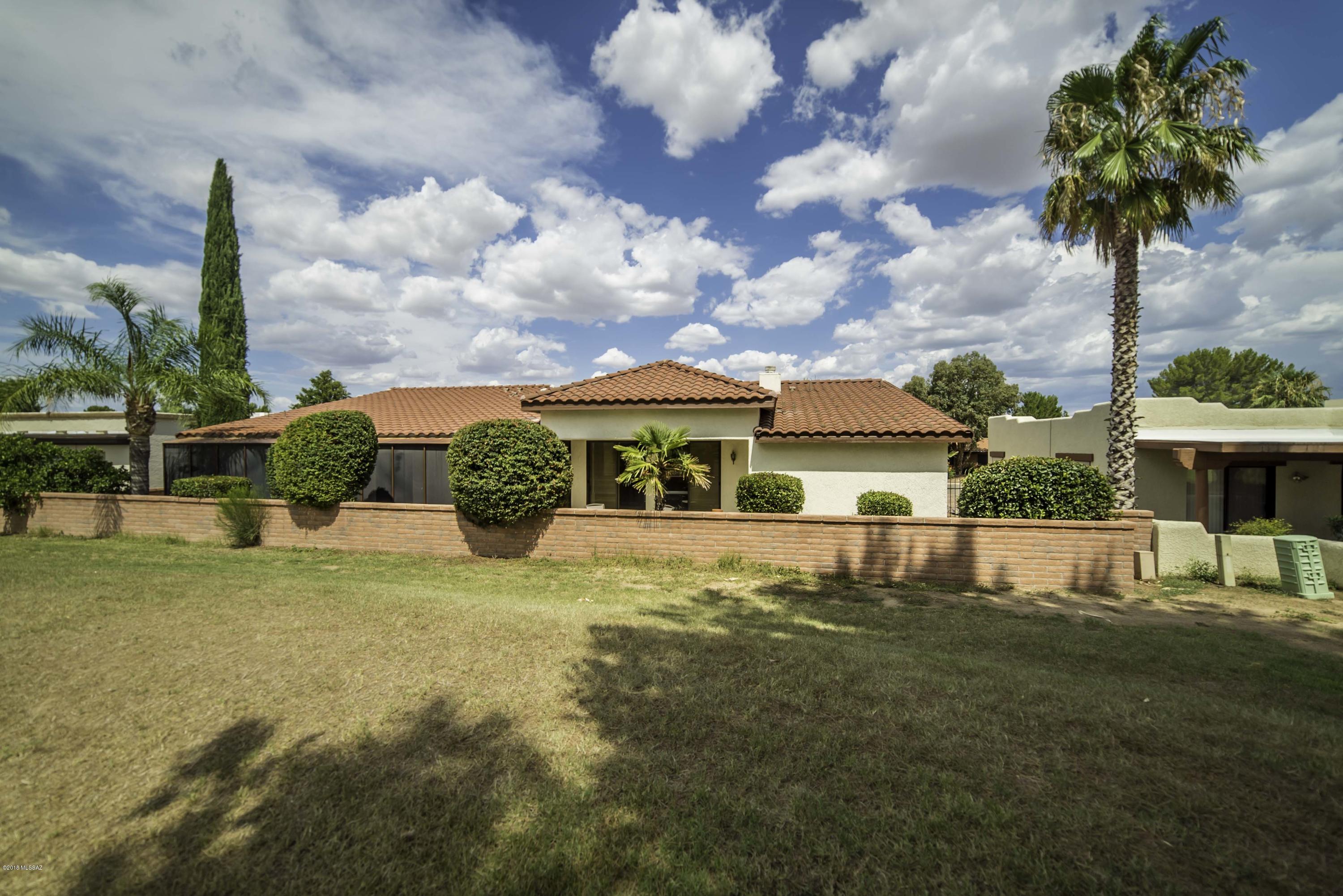 1241 N Paseo Del Cervato