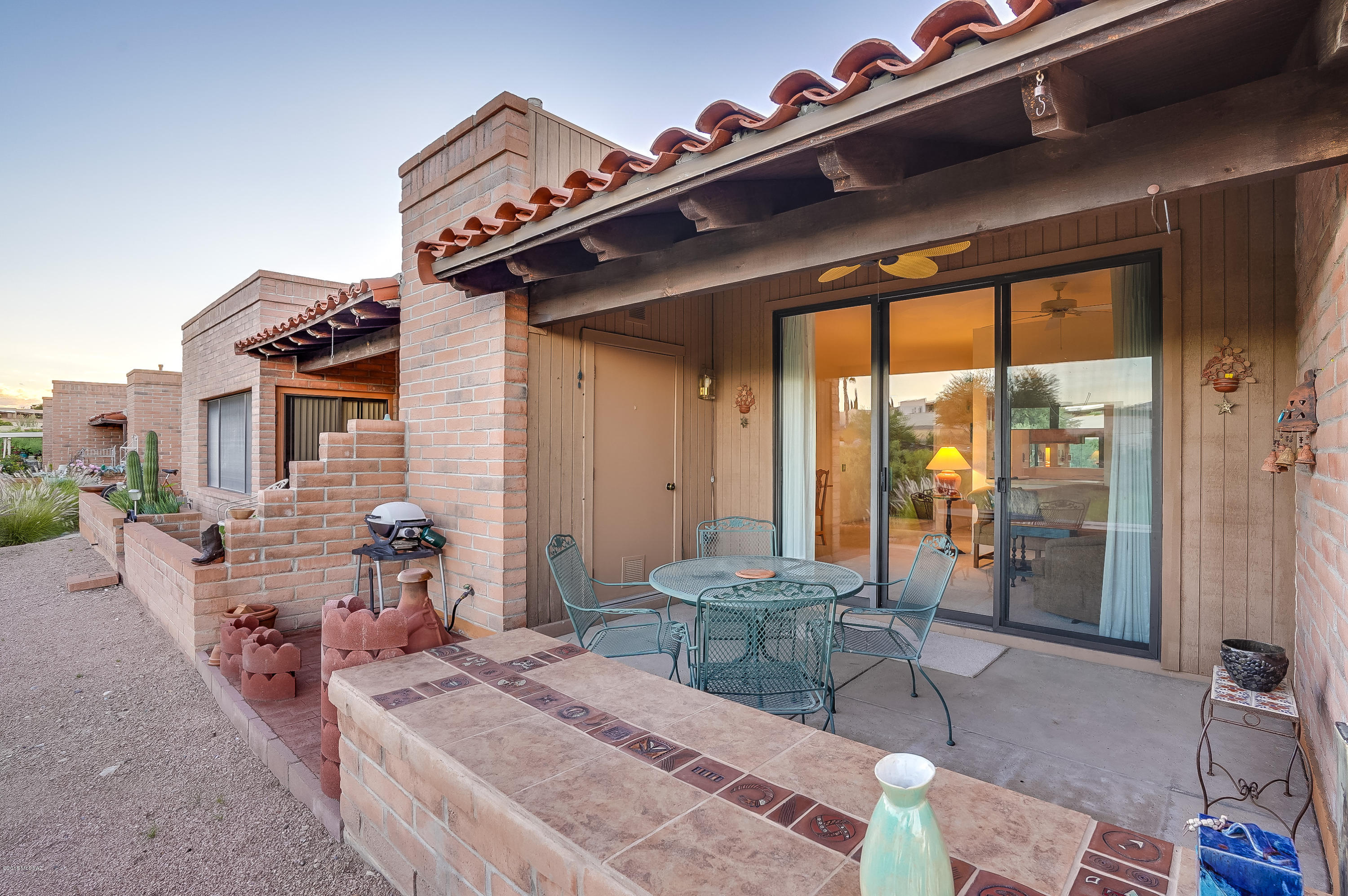 2521 S Calle De Humes