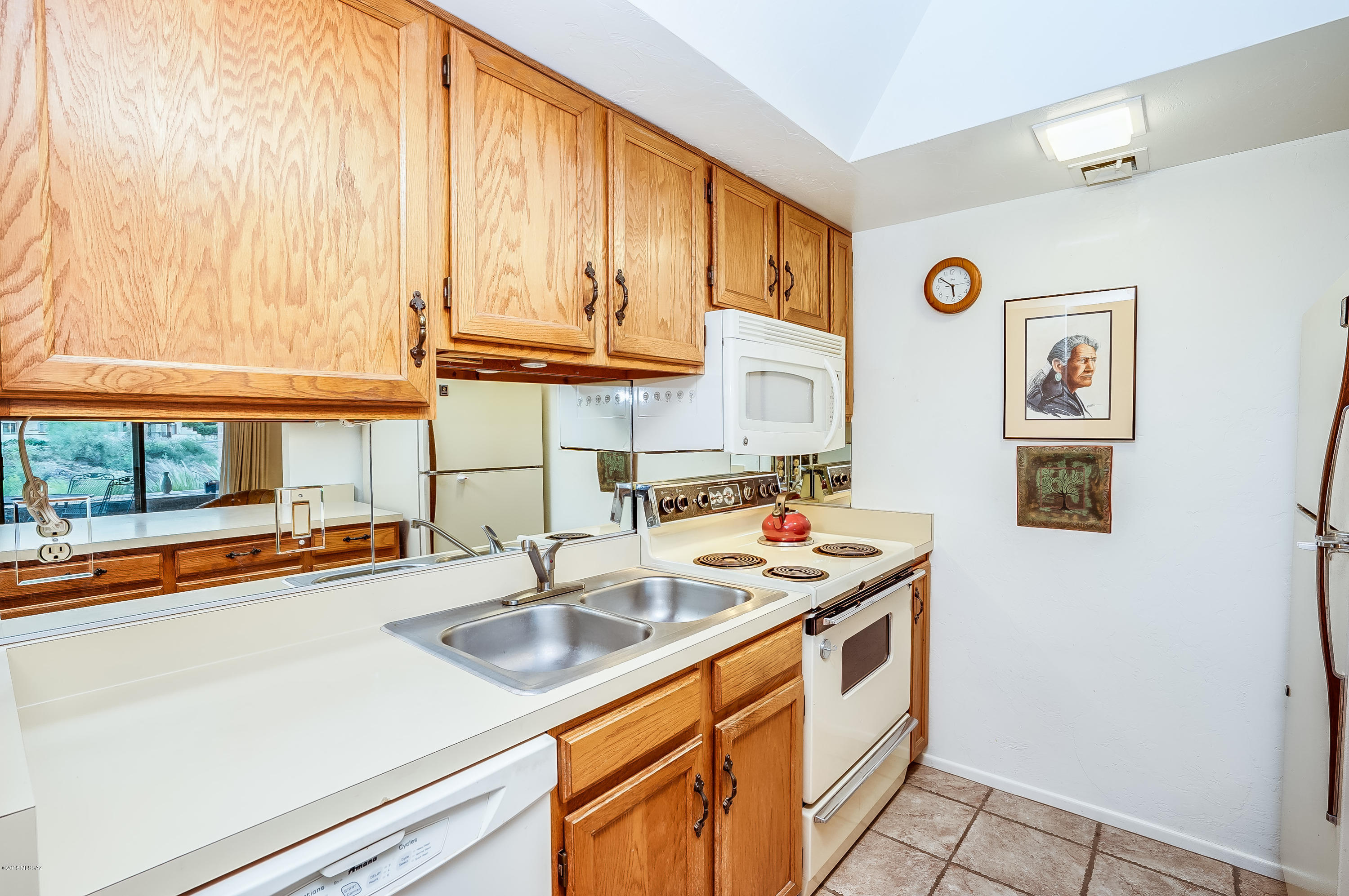 2521 S Calle De Humes