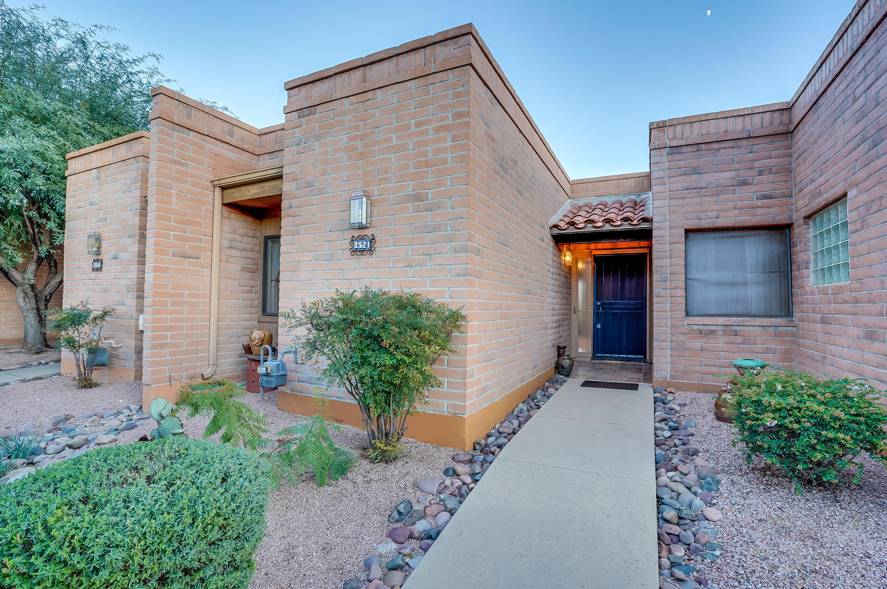 2521 S Calle De Humes