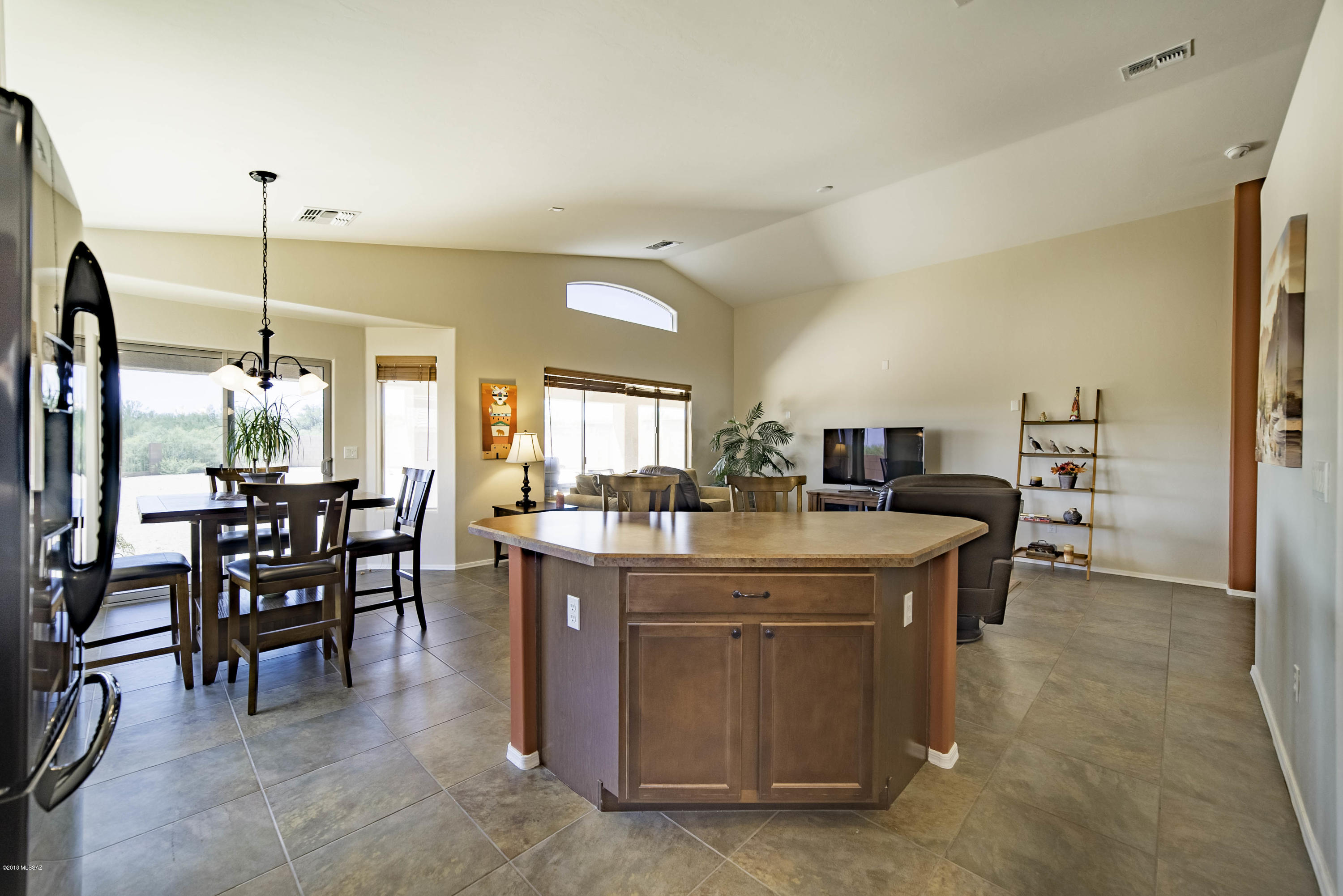 1085 W Placita Vargas