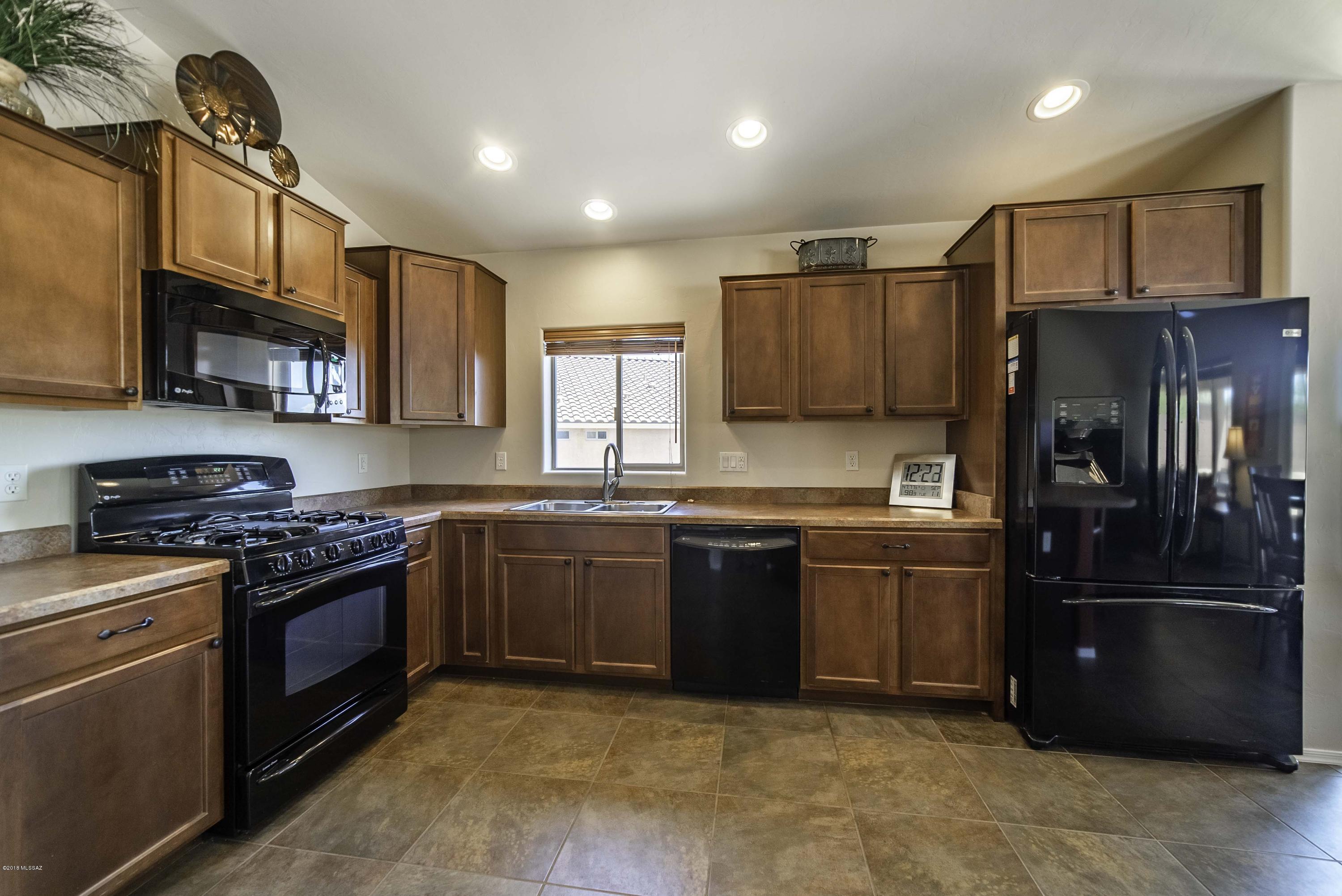 1085 W Placita Vargas