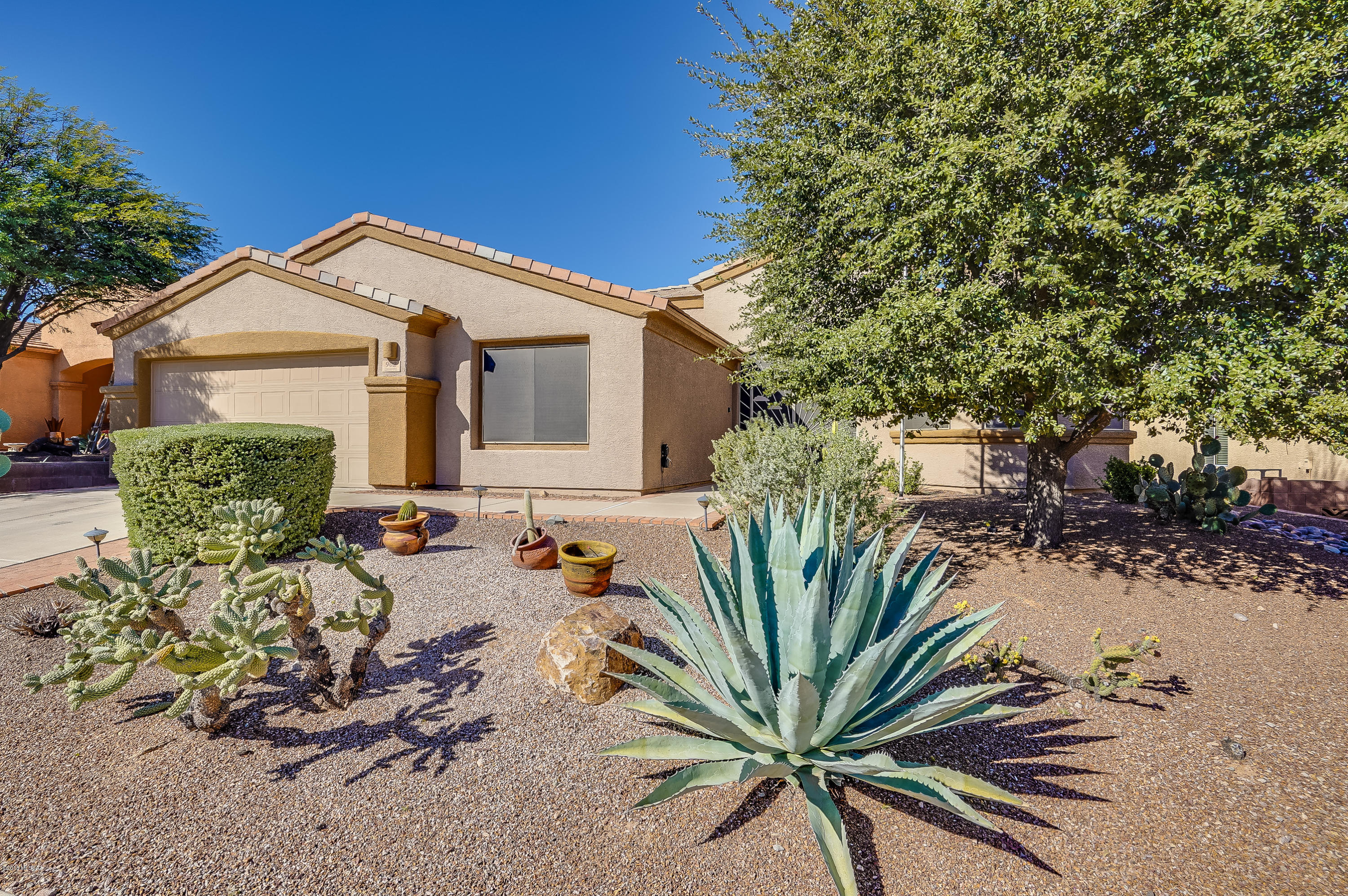 902 W Mountain Stone Drive