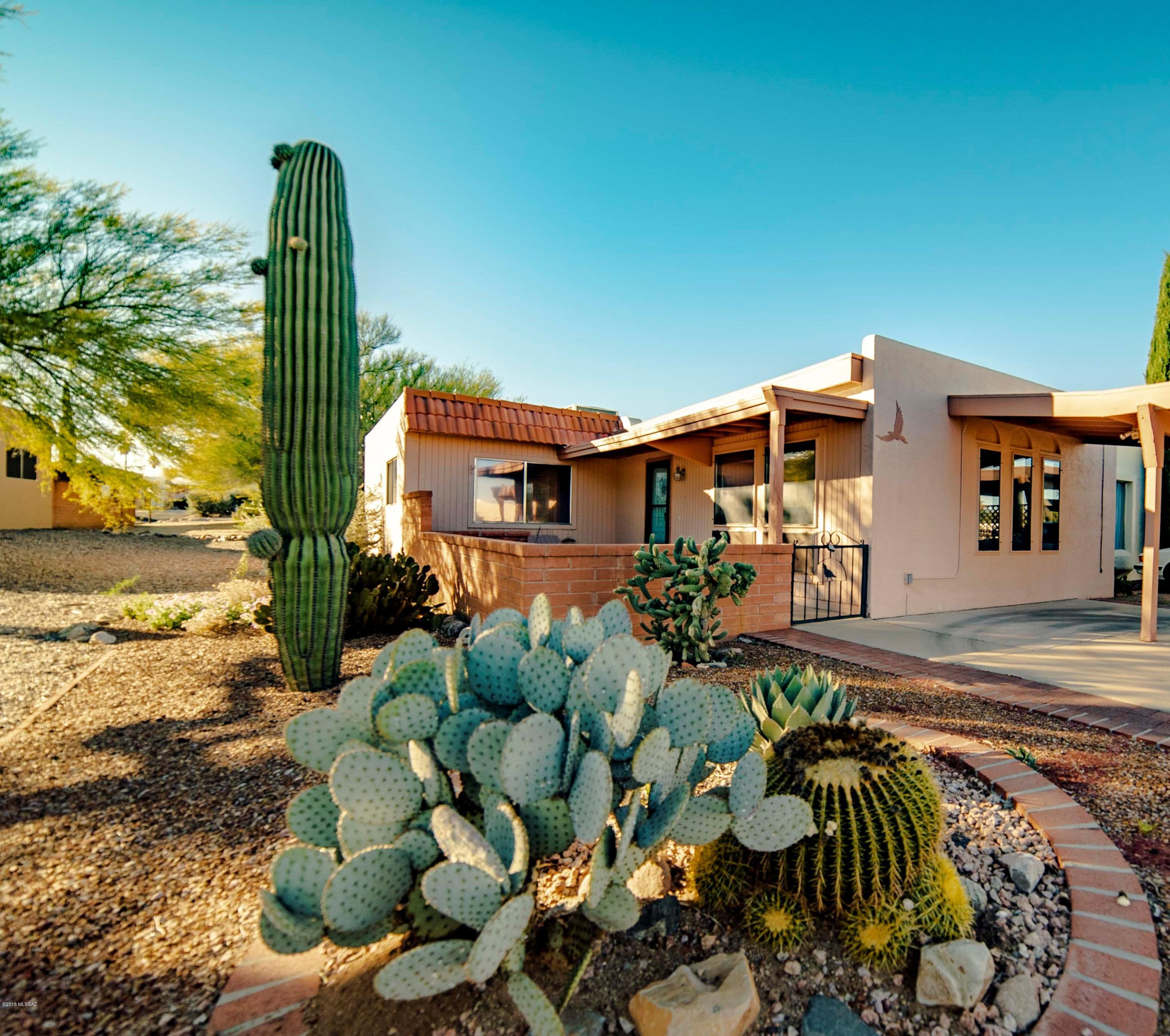 211 N Cactus Loop