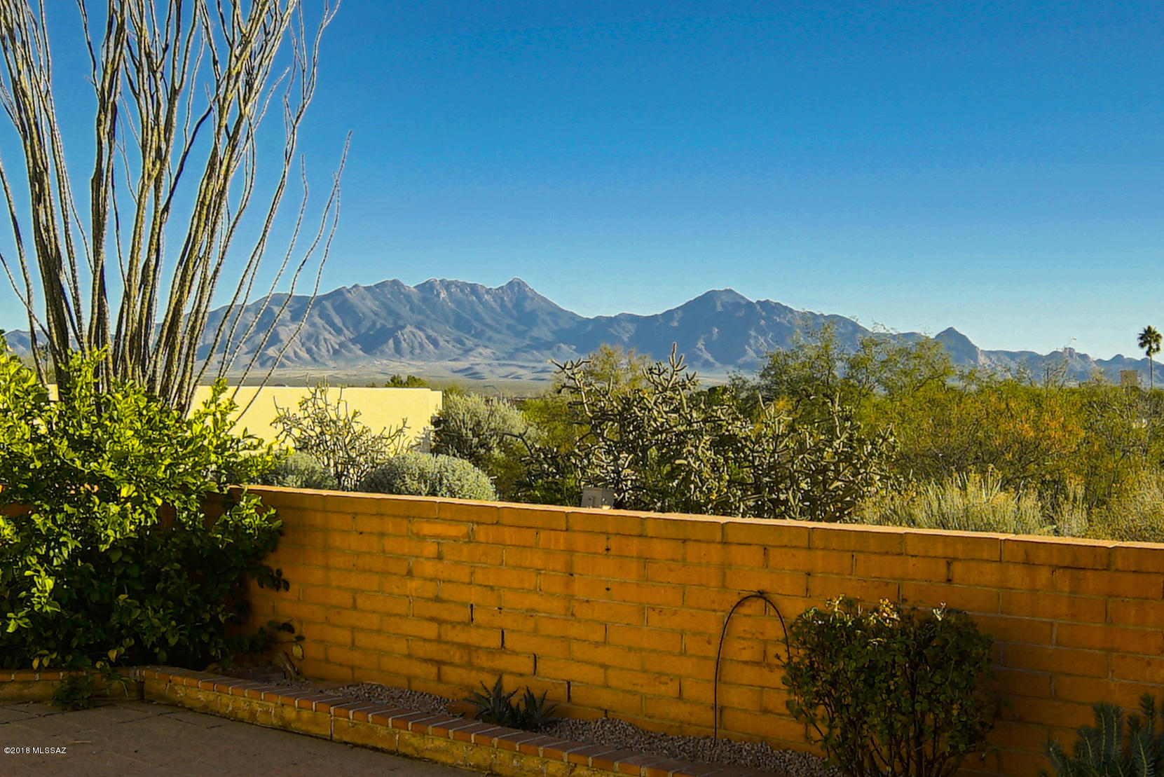 633 W Paseo Del Prado