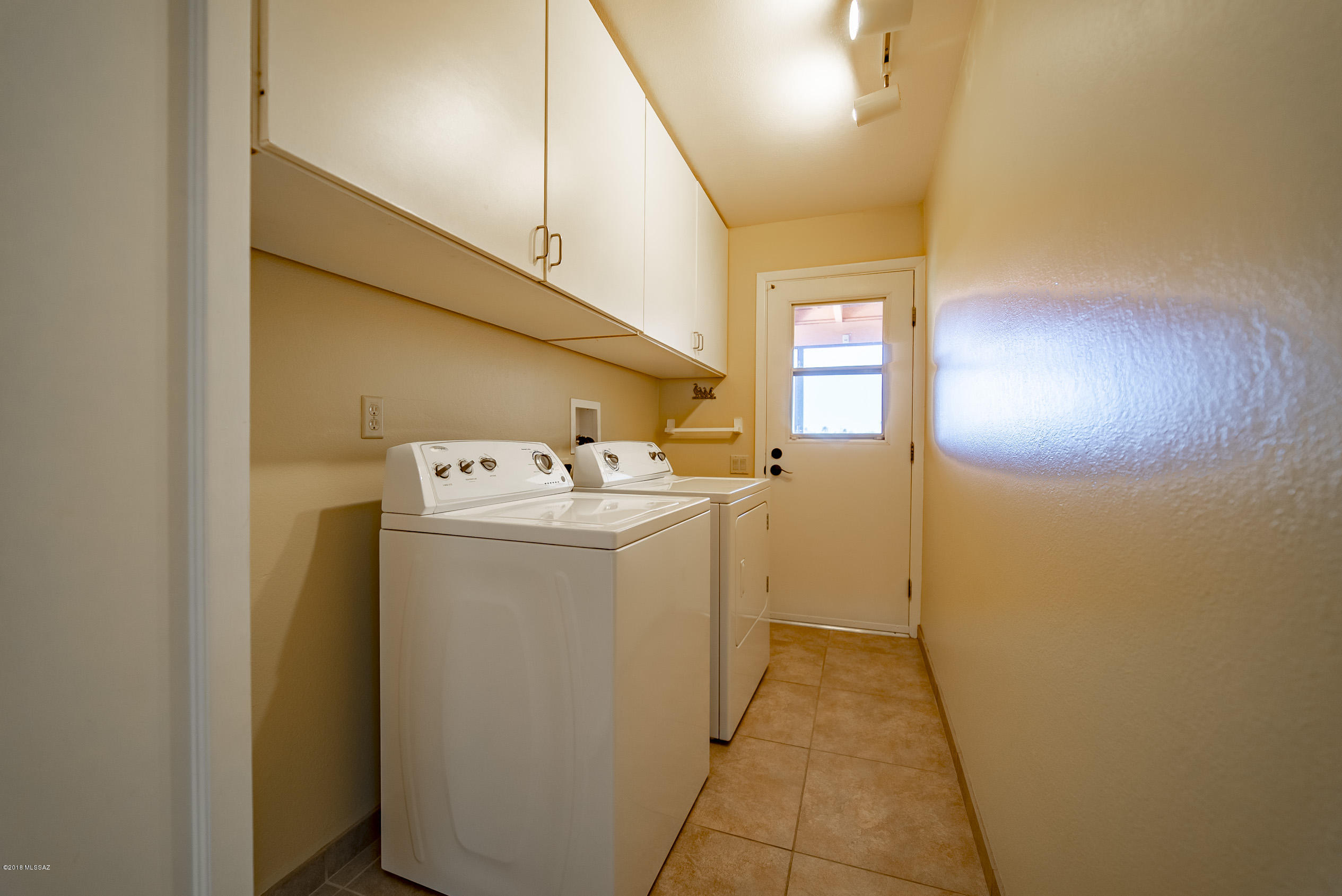 633 W Paseo Del Prado