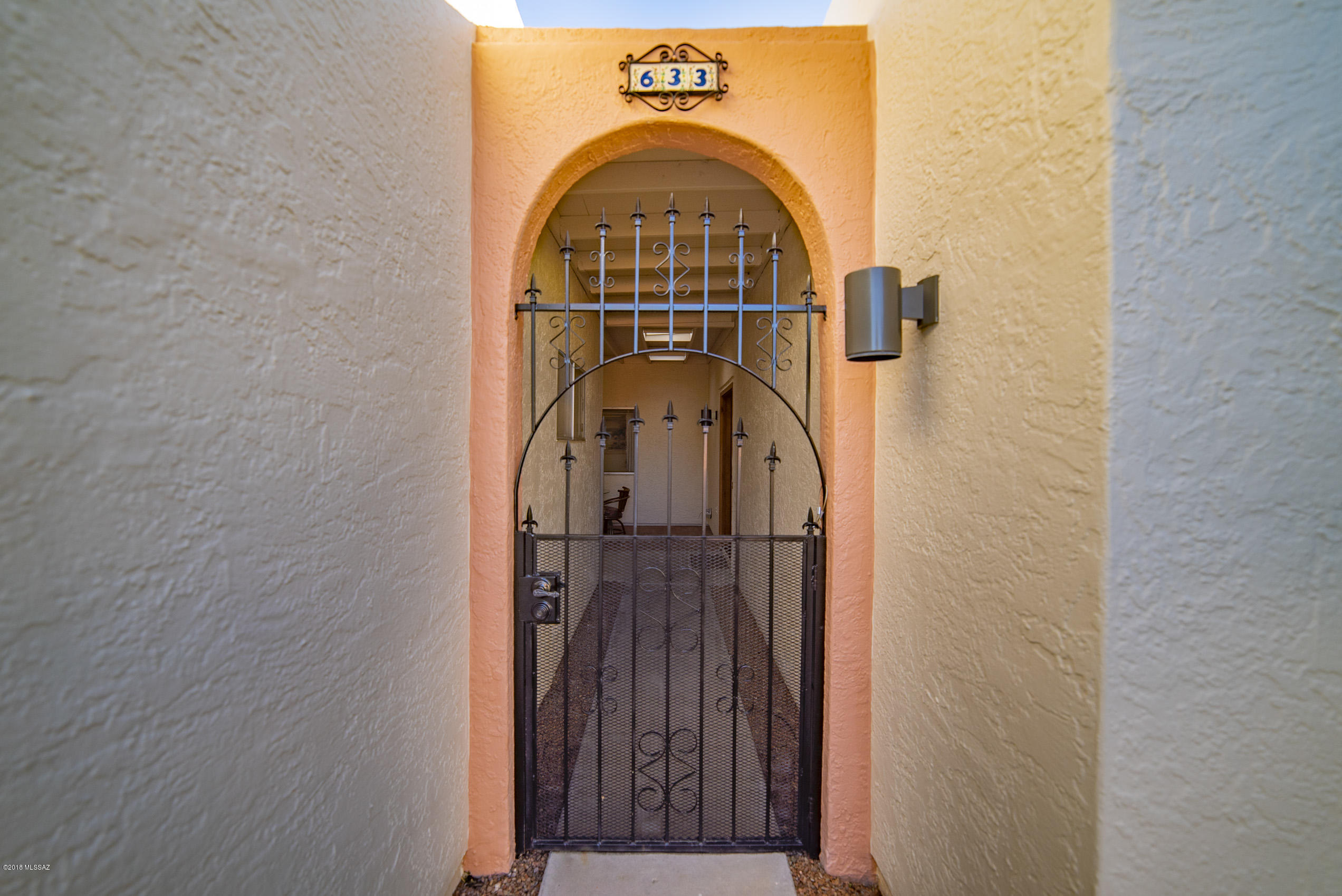 633 W Paseo Del Prado