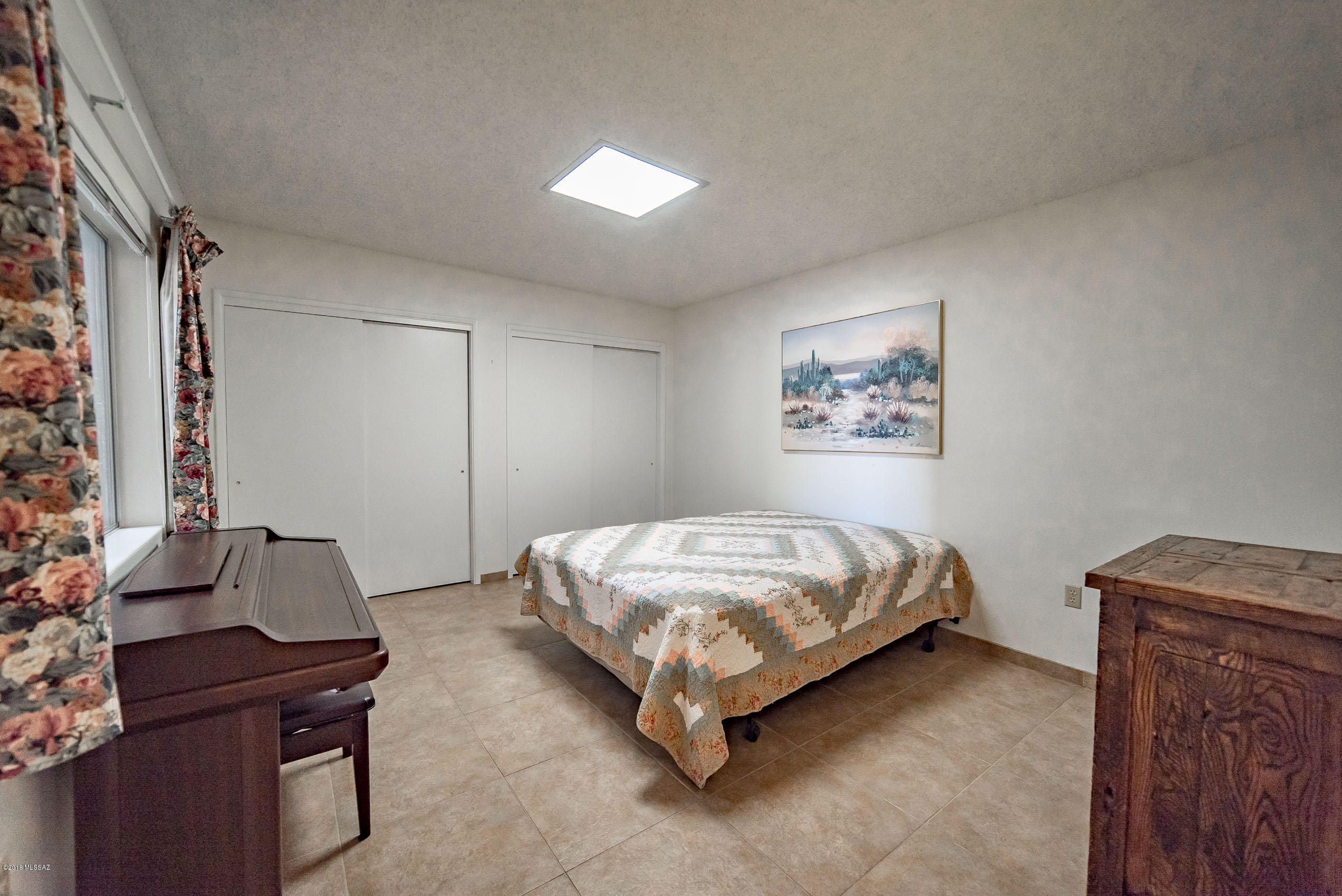 633 W Paseo Del Prado