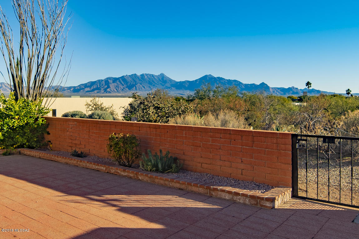 633 W Paseo Del Prado