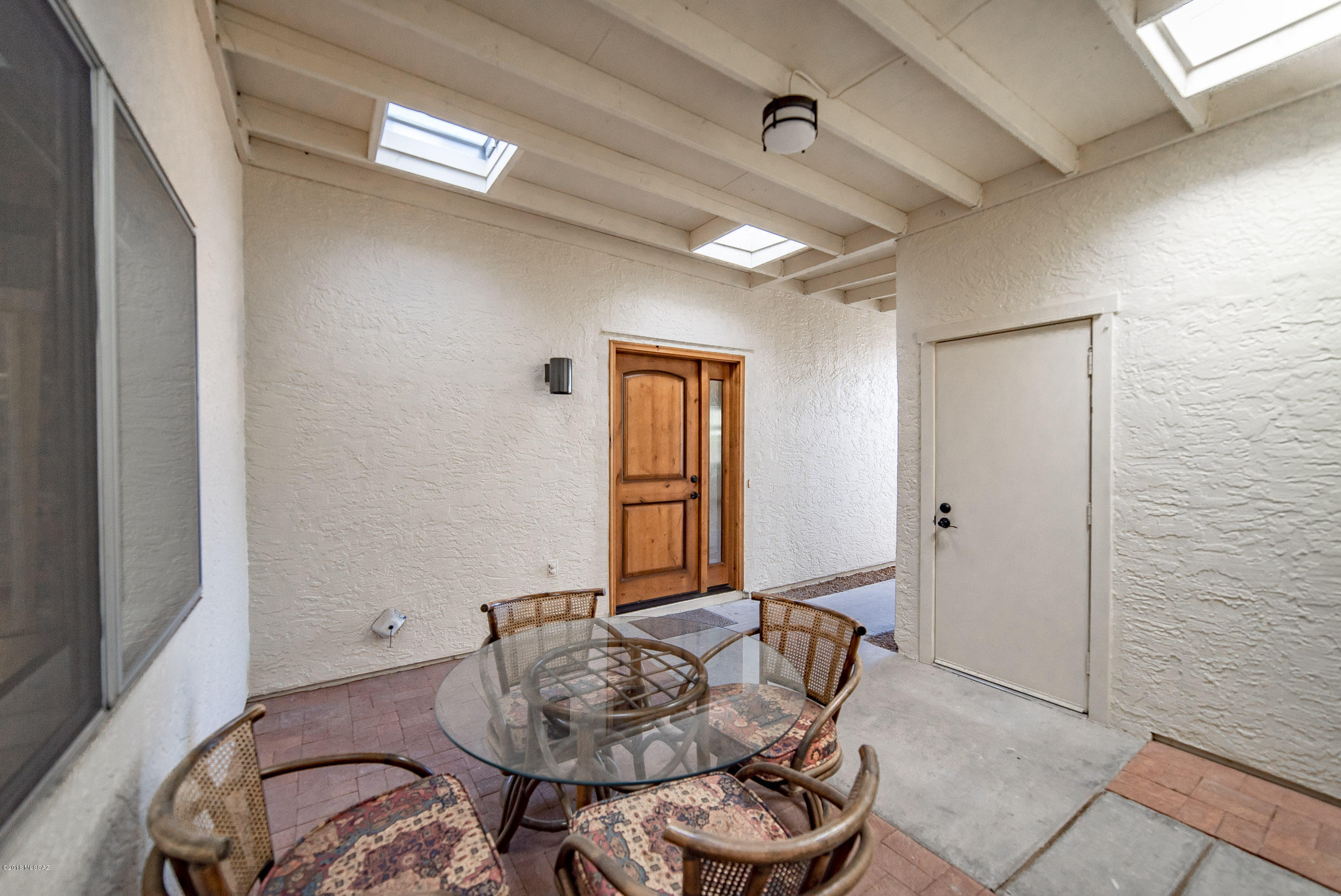 633 W Paseo Del Prado