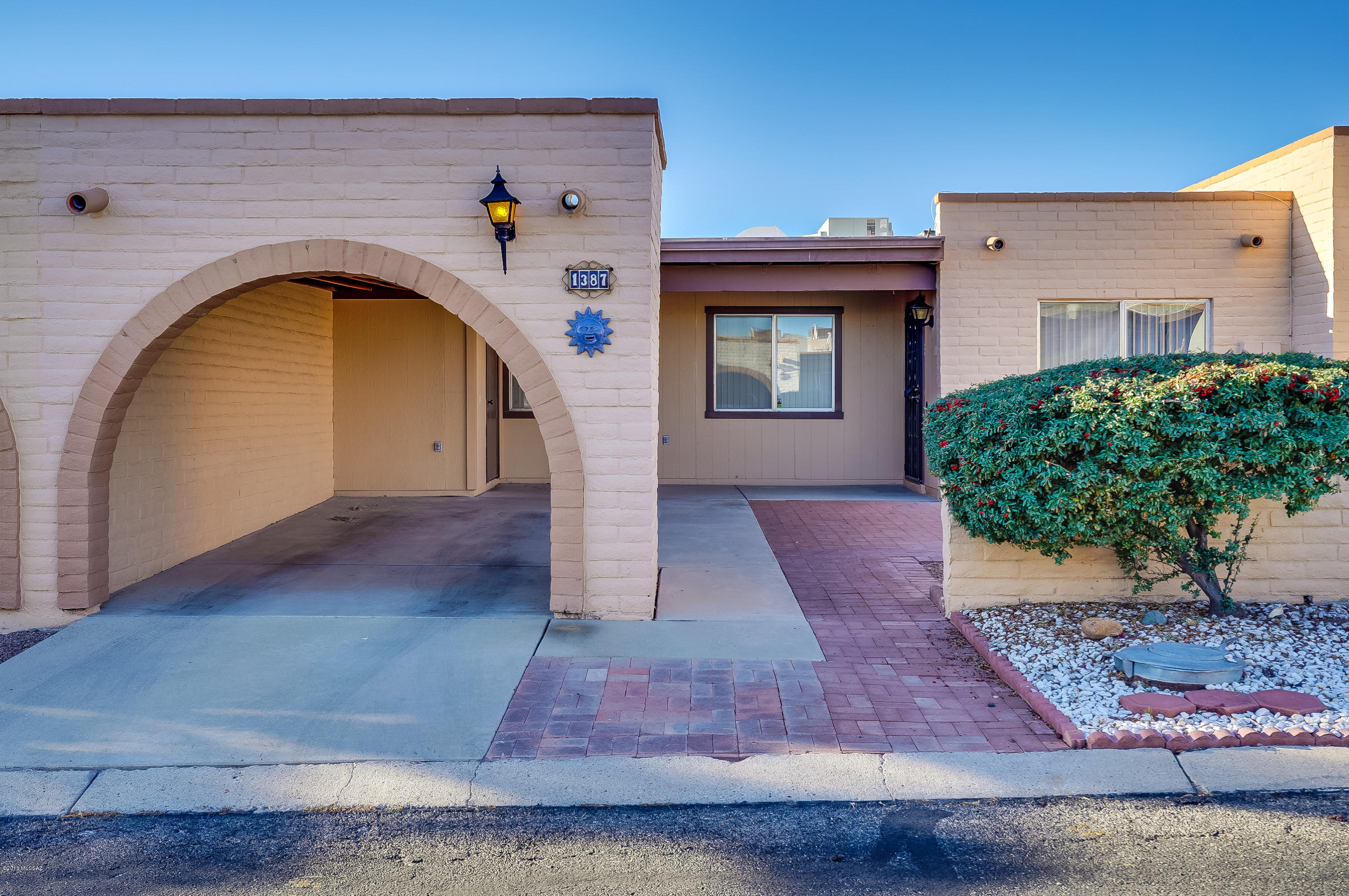 1387 W Camino Tolteca