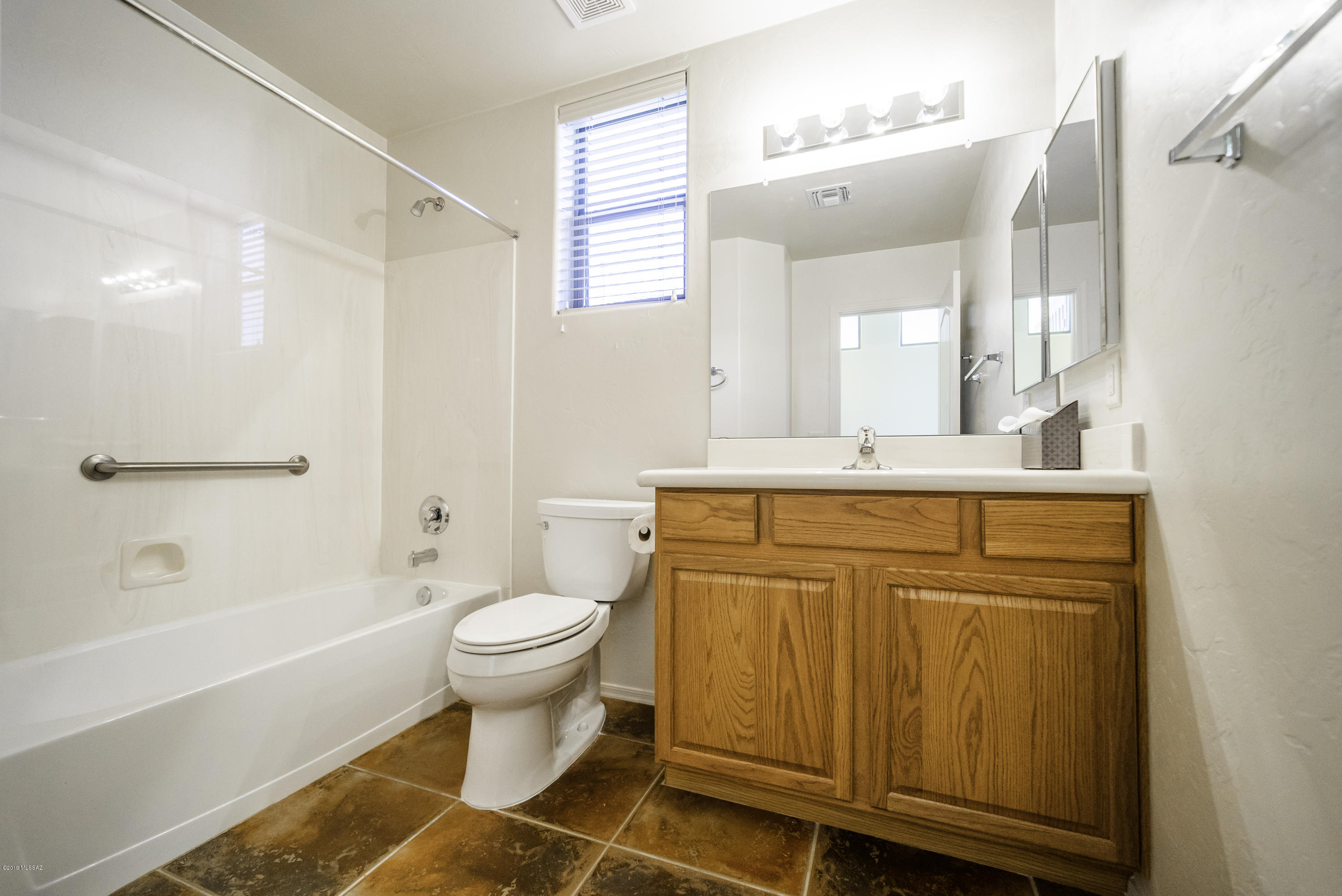 2284 W Calle Balaustre