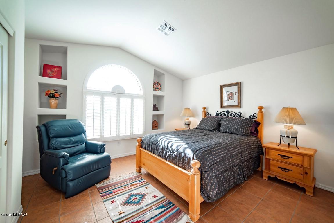 3427 S Waterfall Drive